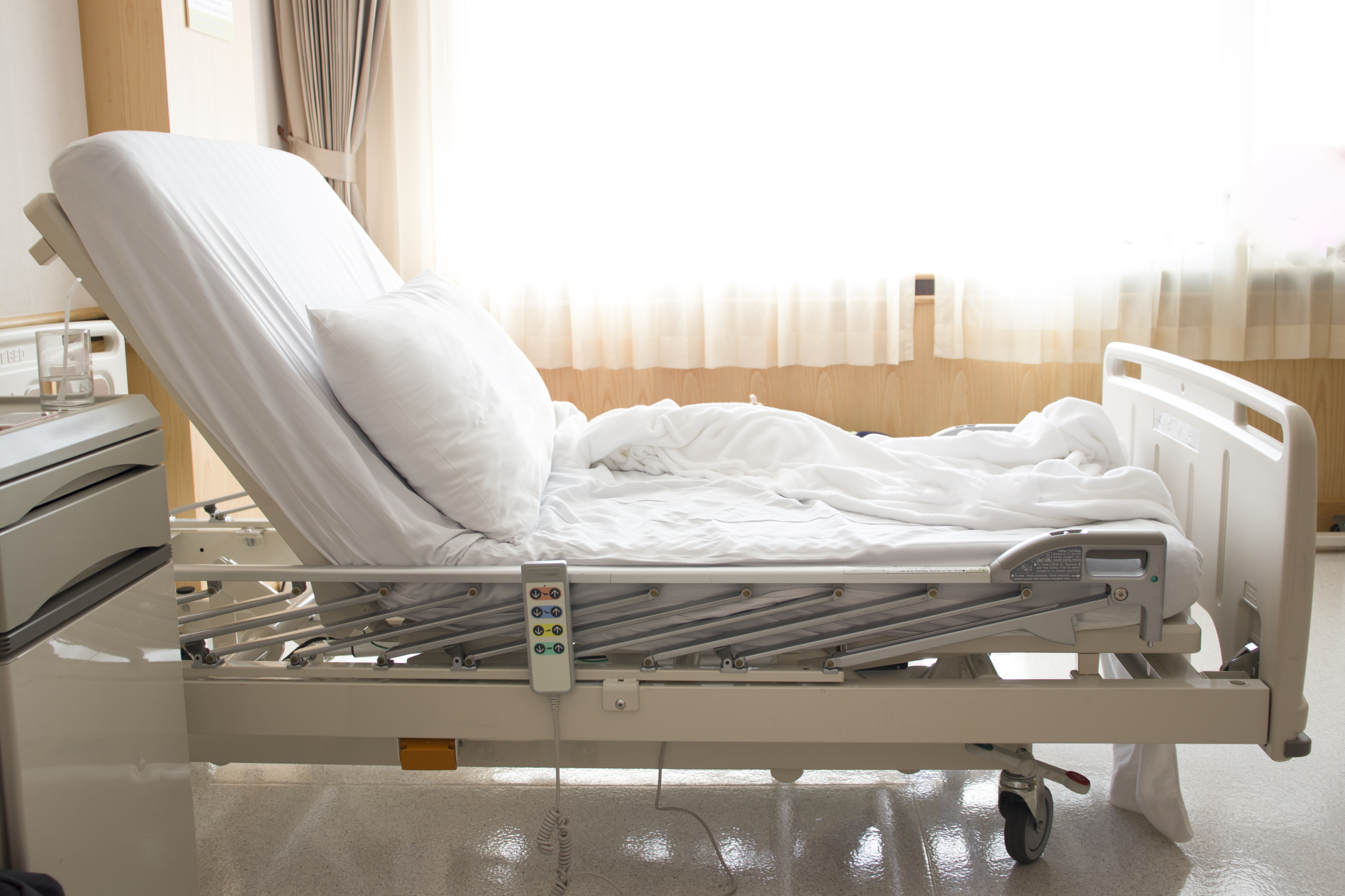 empty bed in the room hospital dfd23425179455367510