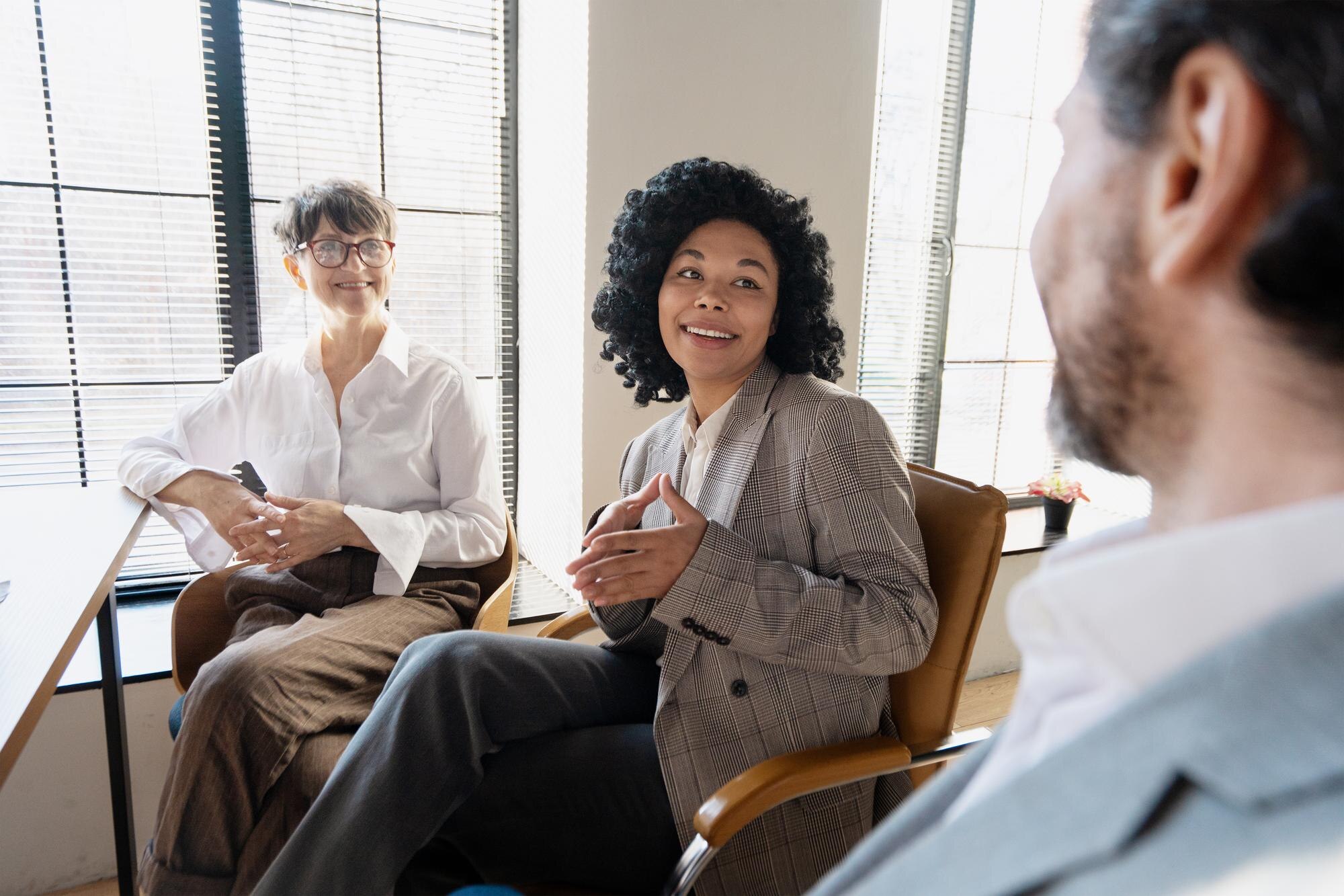 engaging business meeting with diverse colleagues 39c931c62e1f8b03f117