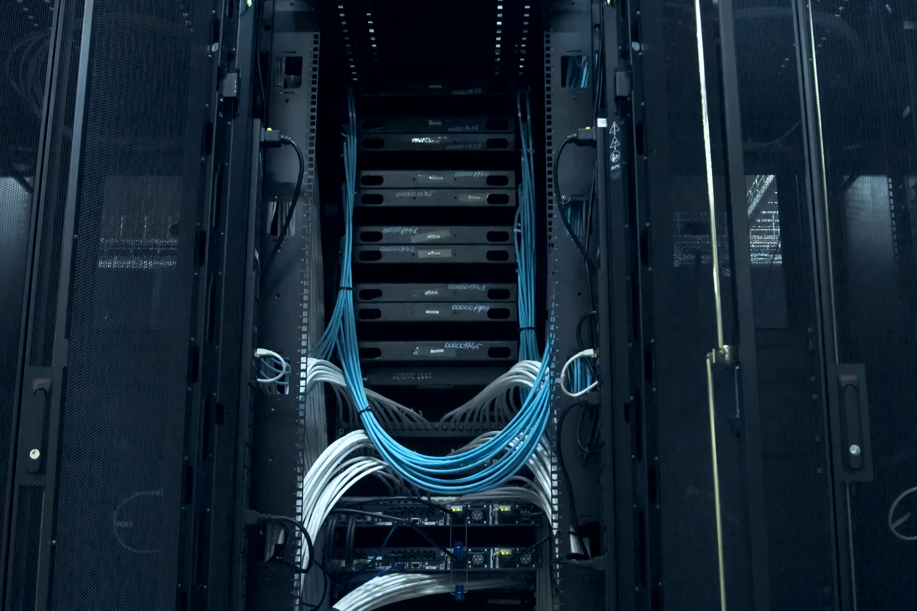 equipment on the shelves is the data center serve 6ec4d3b2cfd6967a5009