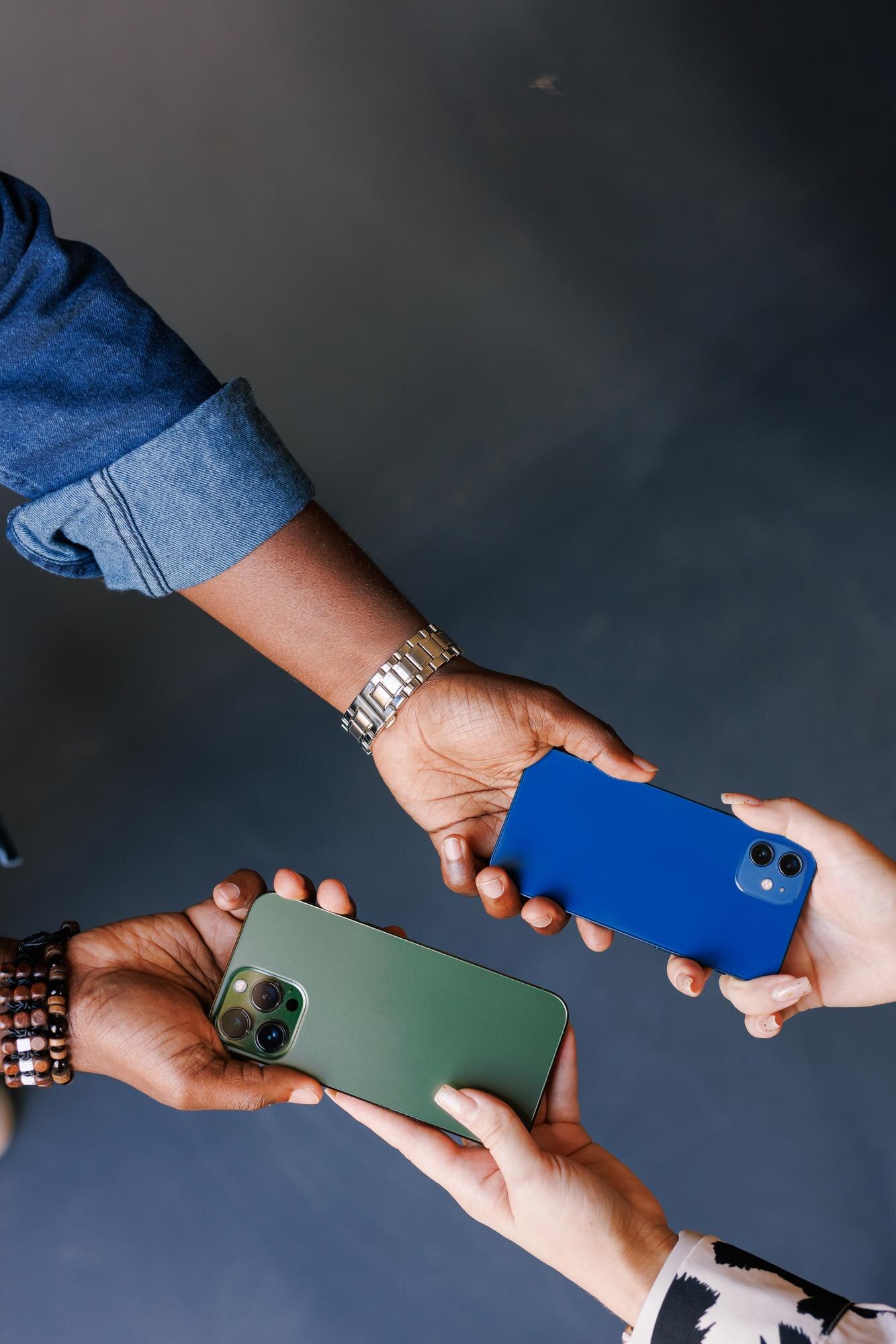 Digital business cards for small businesses: what they are and why they help 3 exchange of telephone numbers trade in man and gir 37222c3b11ad795541b4