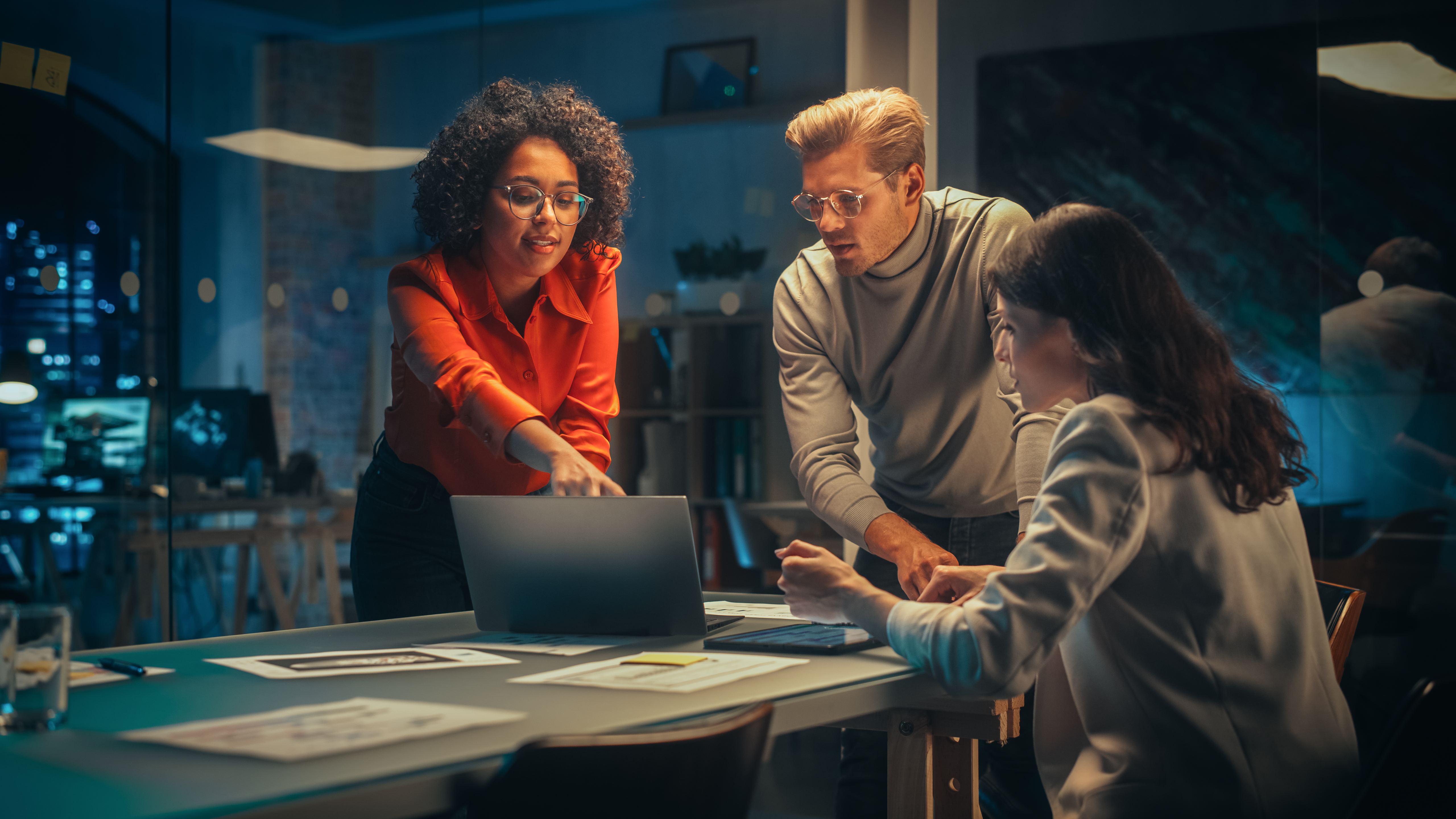 excited marketing manager leading a team meeting i e98ef122c2c4b9b0009d