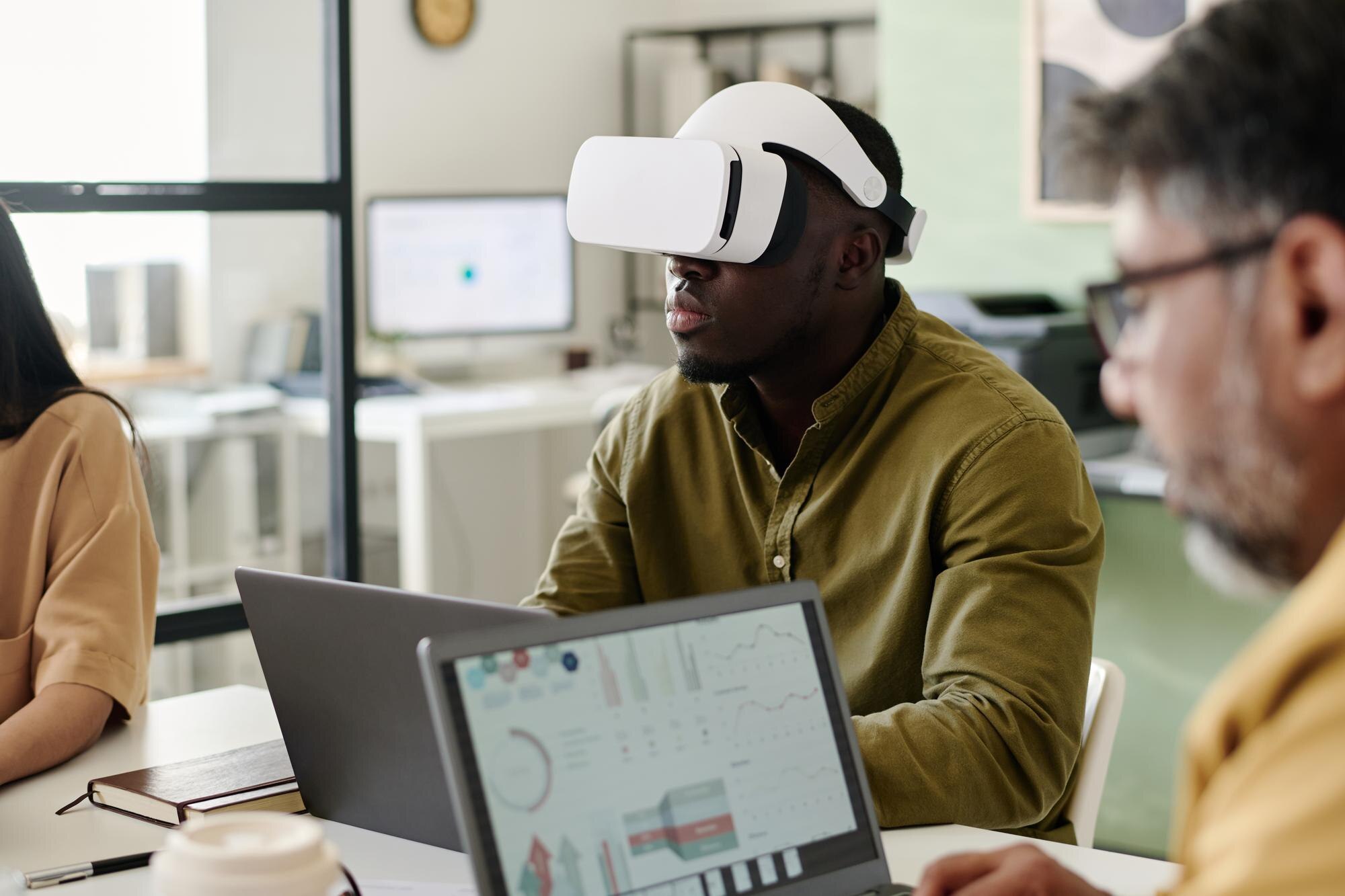 exploring virtual reality in modern office environ 97df40c9f7db02271397
