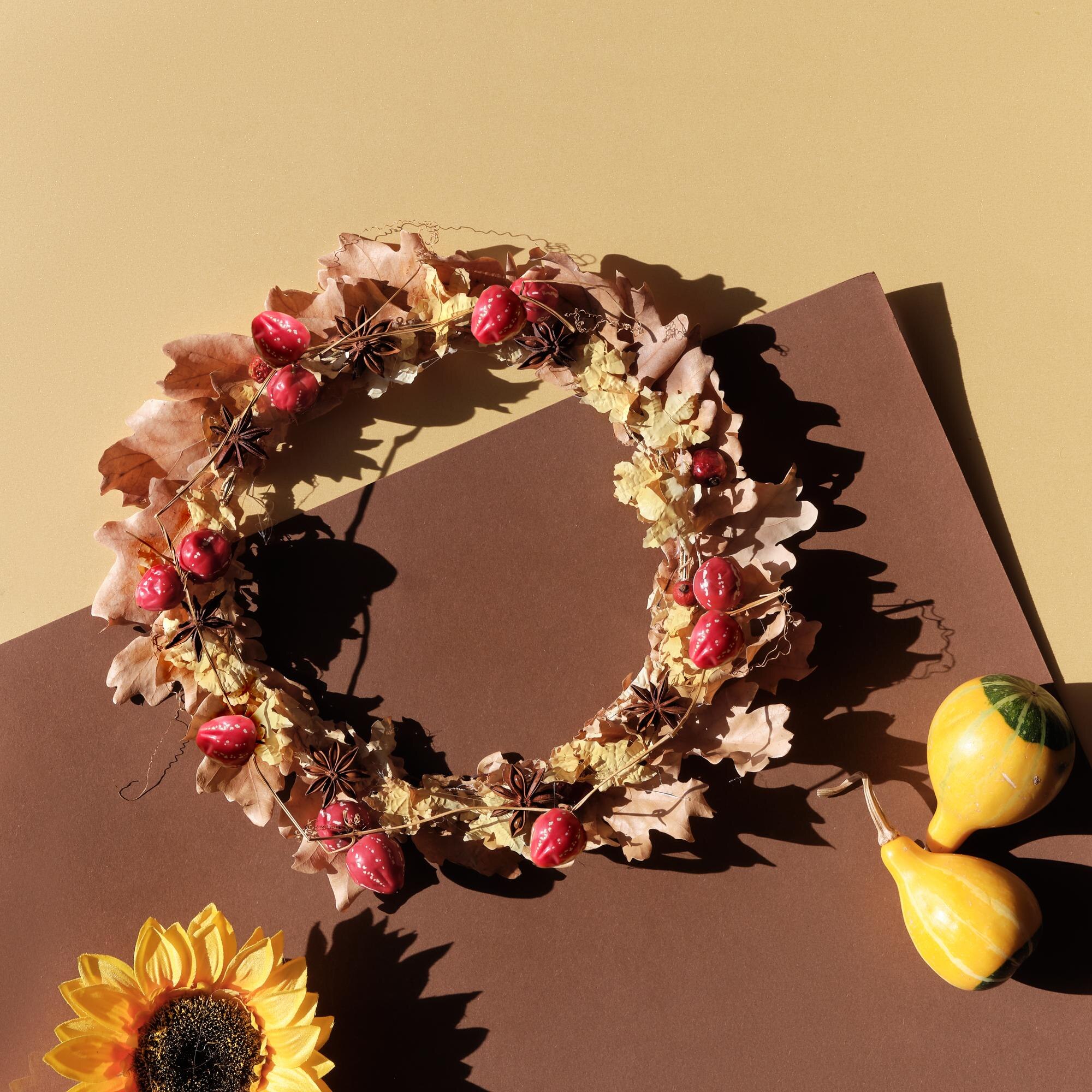 fall background with pumpkins dried floral wreath 2da634bbc06c134fe287