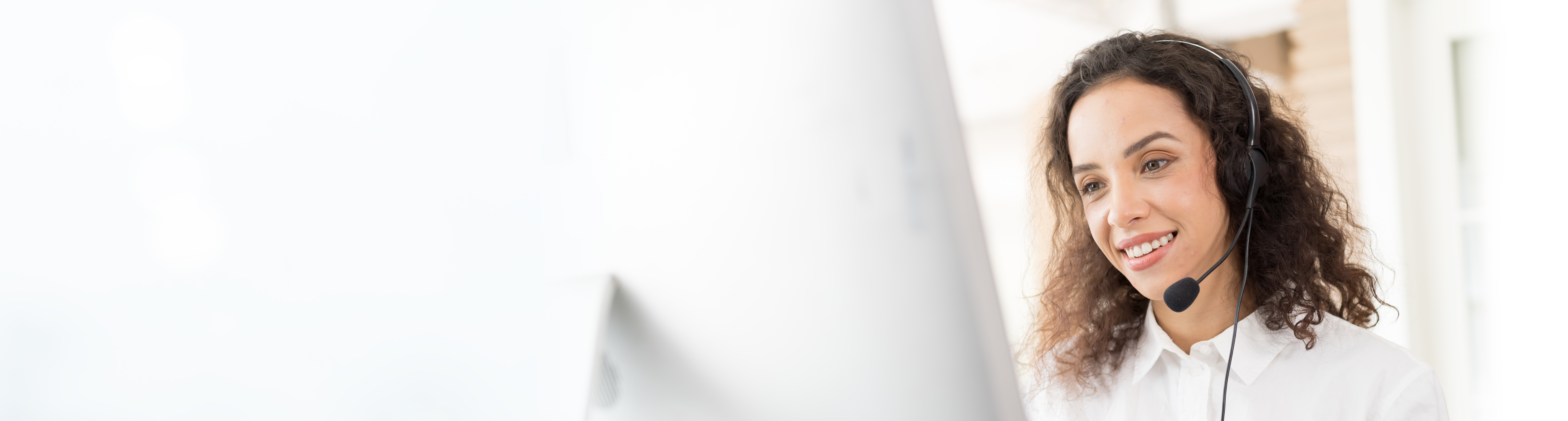 How Award‑Winning Plastic Suppliers Deliver Superior Quality and Service 1 female call center with headset service support cu fe15c706d3920de209de