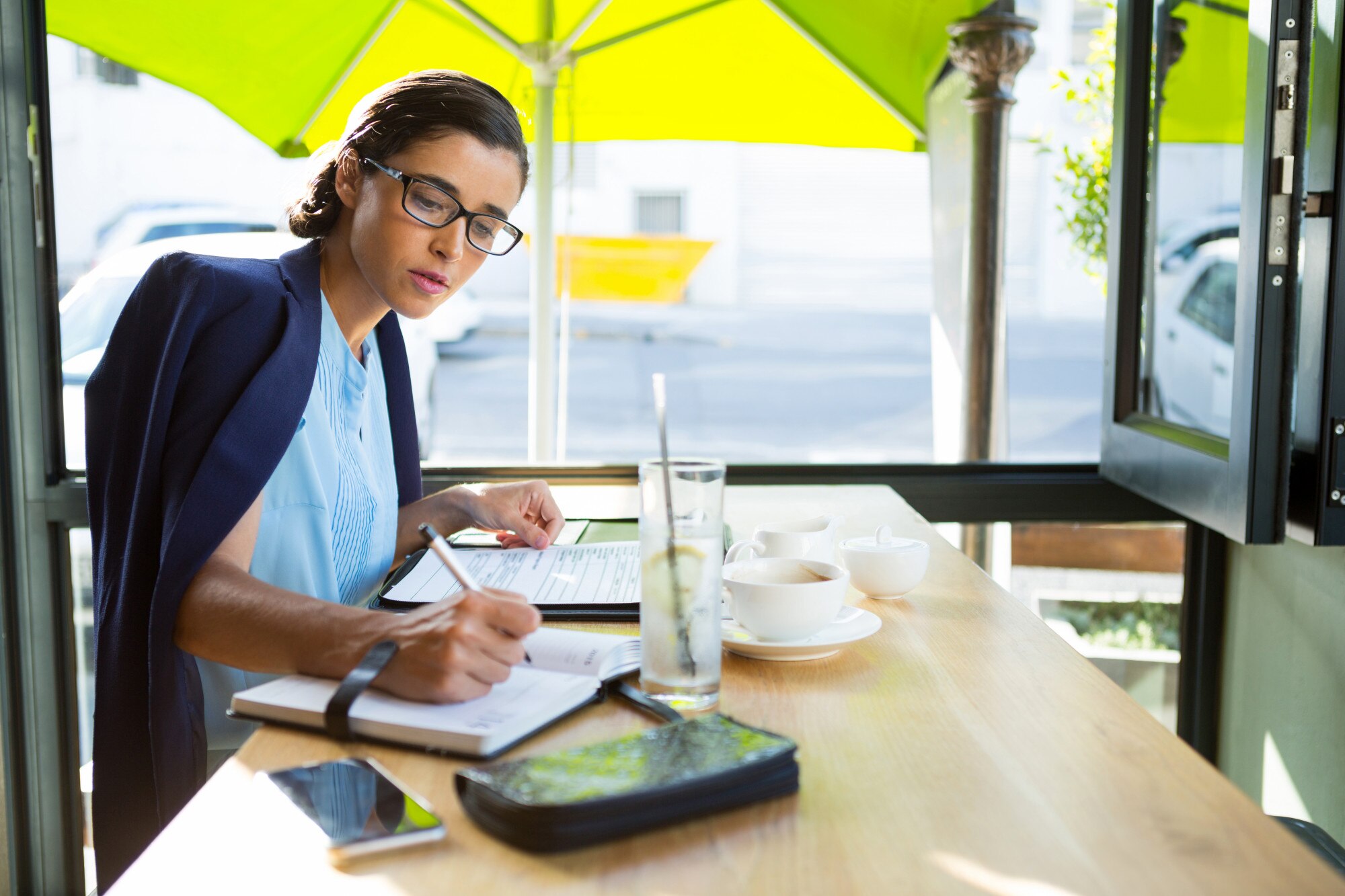 Deducciones que muchos anfitriones y restauranteros olvidan (y cómo registrarlas correctamente)