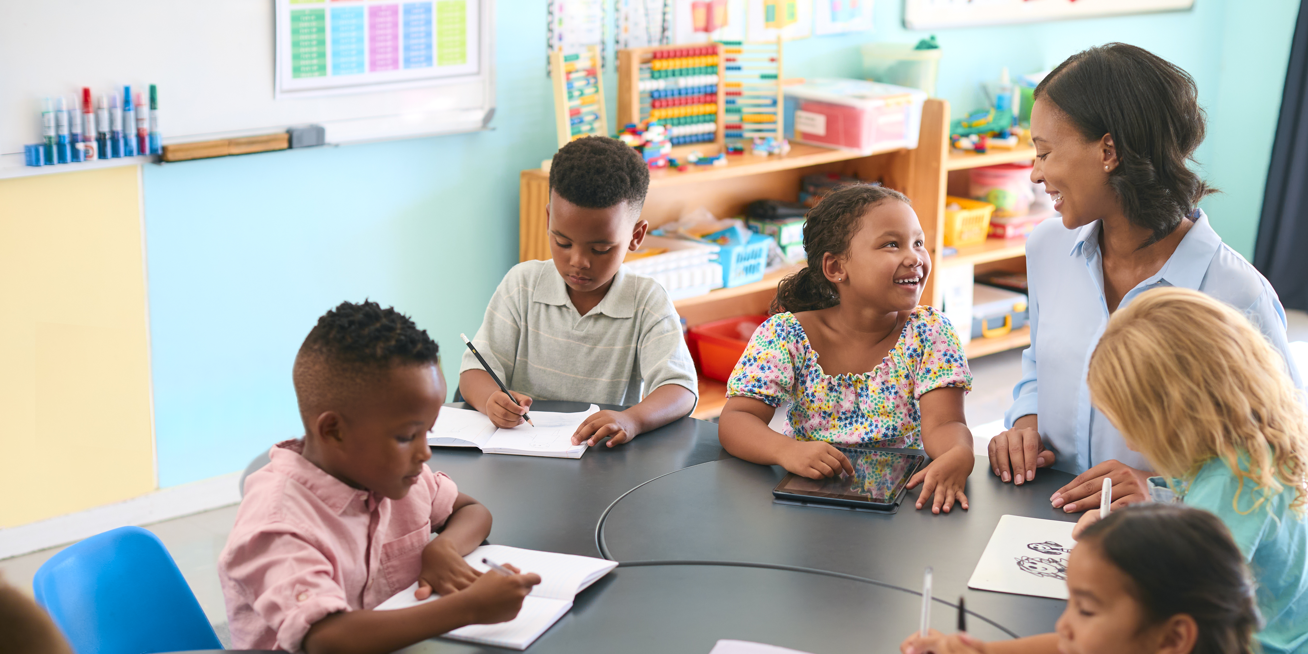 Female Primary Or Elementary School Teacher Helpin 34f2ffc746d3a68e076e