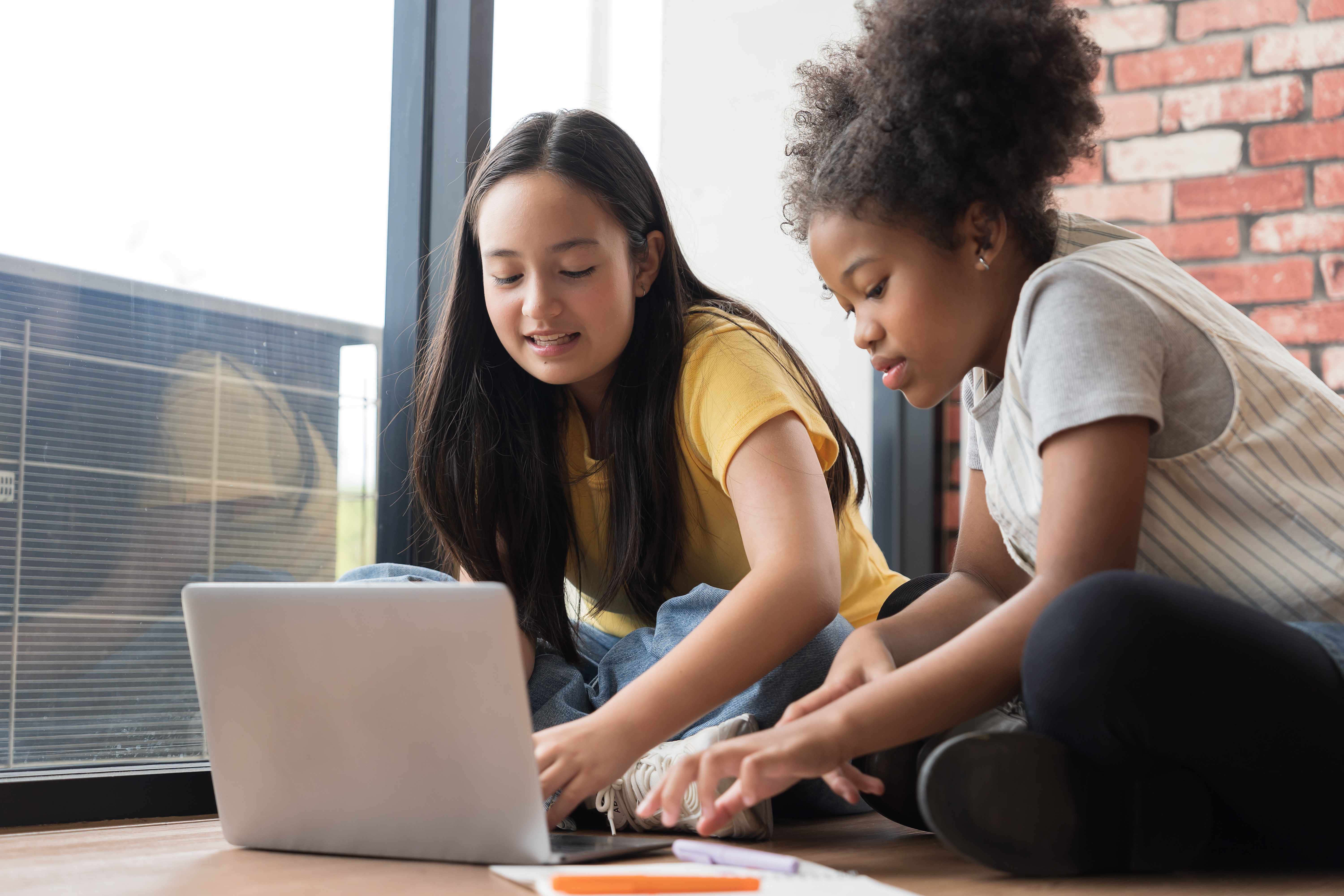 Female Student Using Laptop Computer In Classroom D8c54d156231051be01c