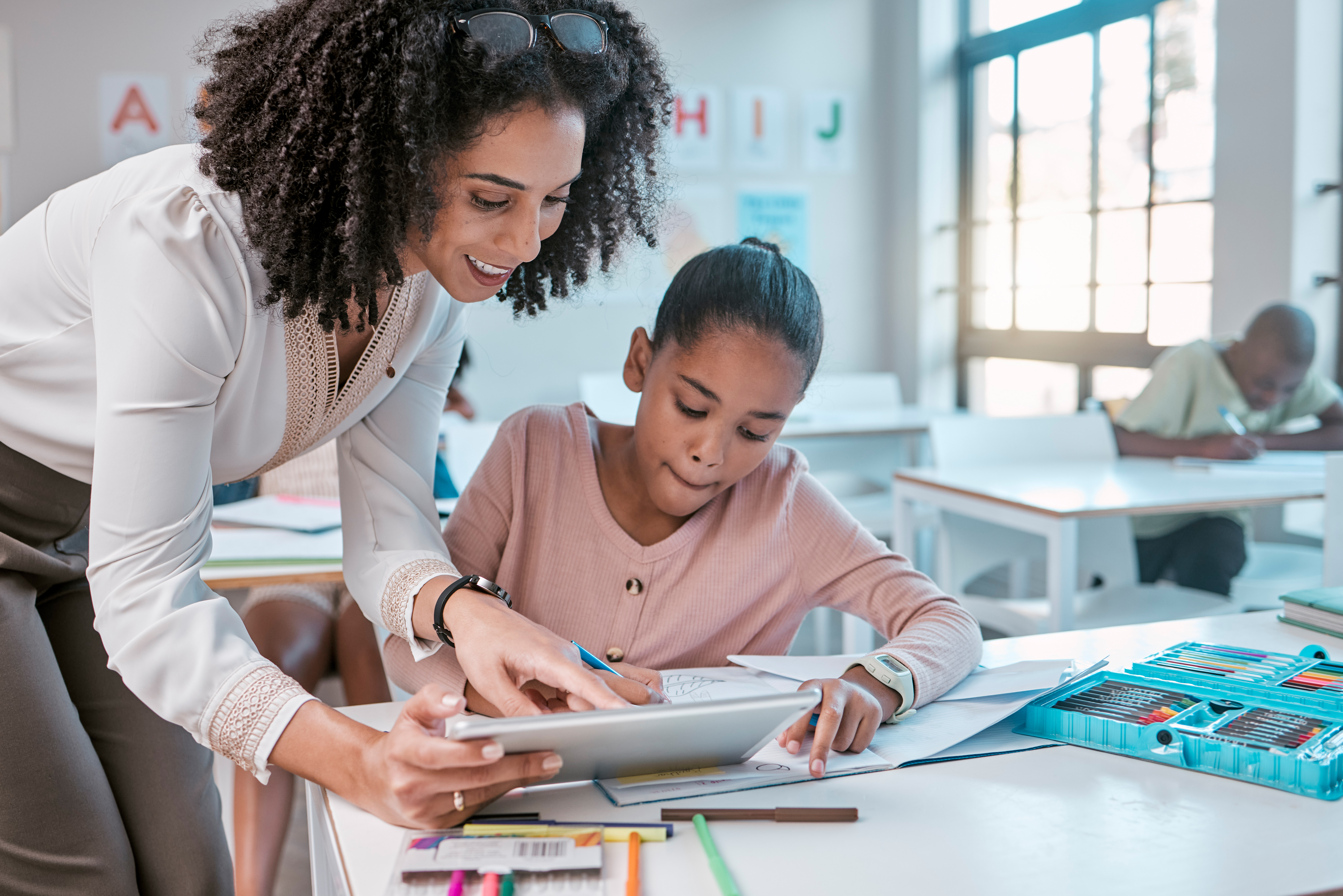 Female Teacher Helping Young Girl Teaching Creati 5b28496074d6ad0db8af