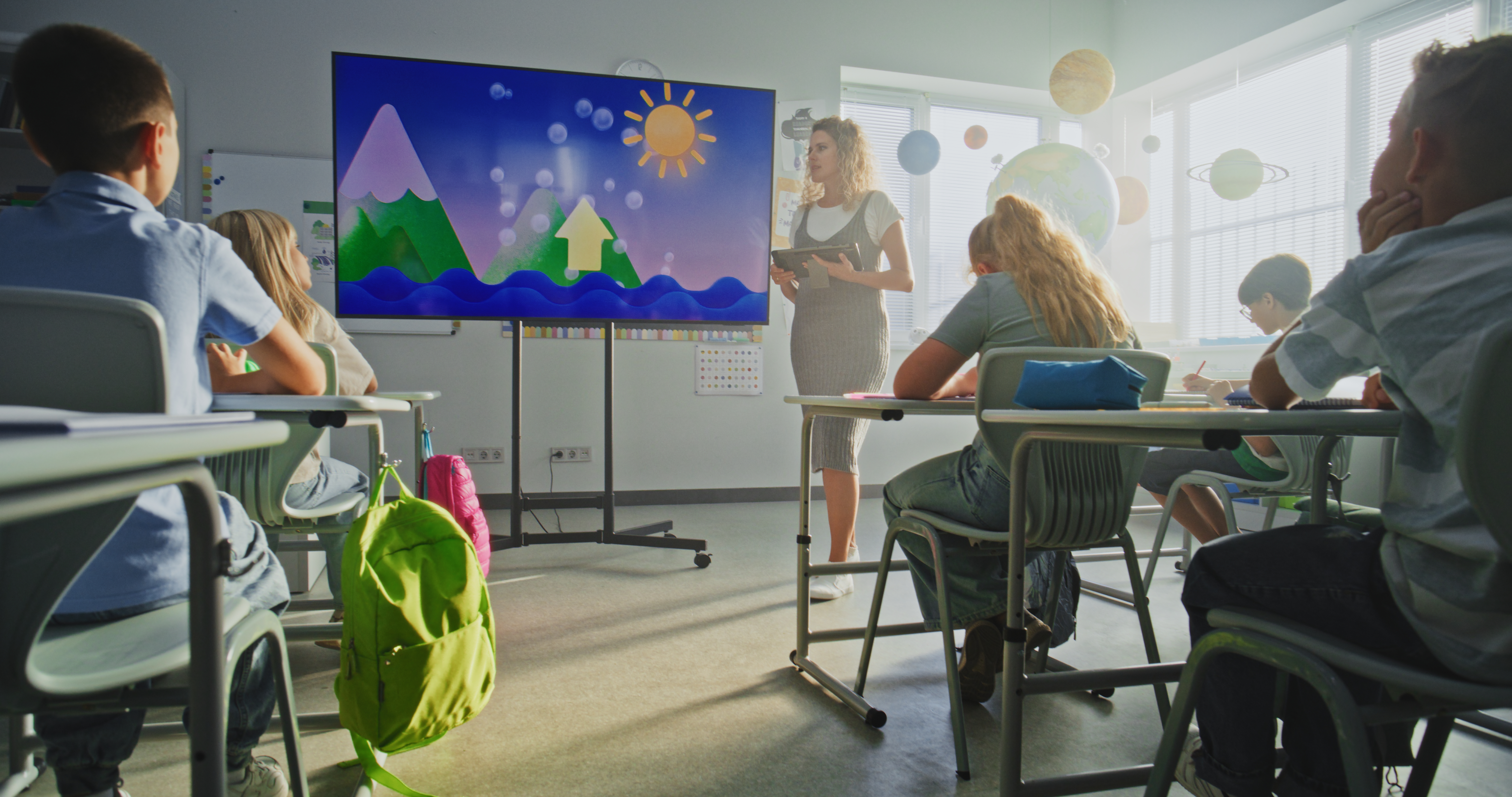 Female Teacher With Tablet Computer Explaining Wat 8662ca6bb1c6f1023474