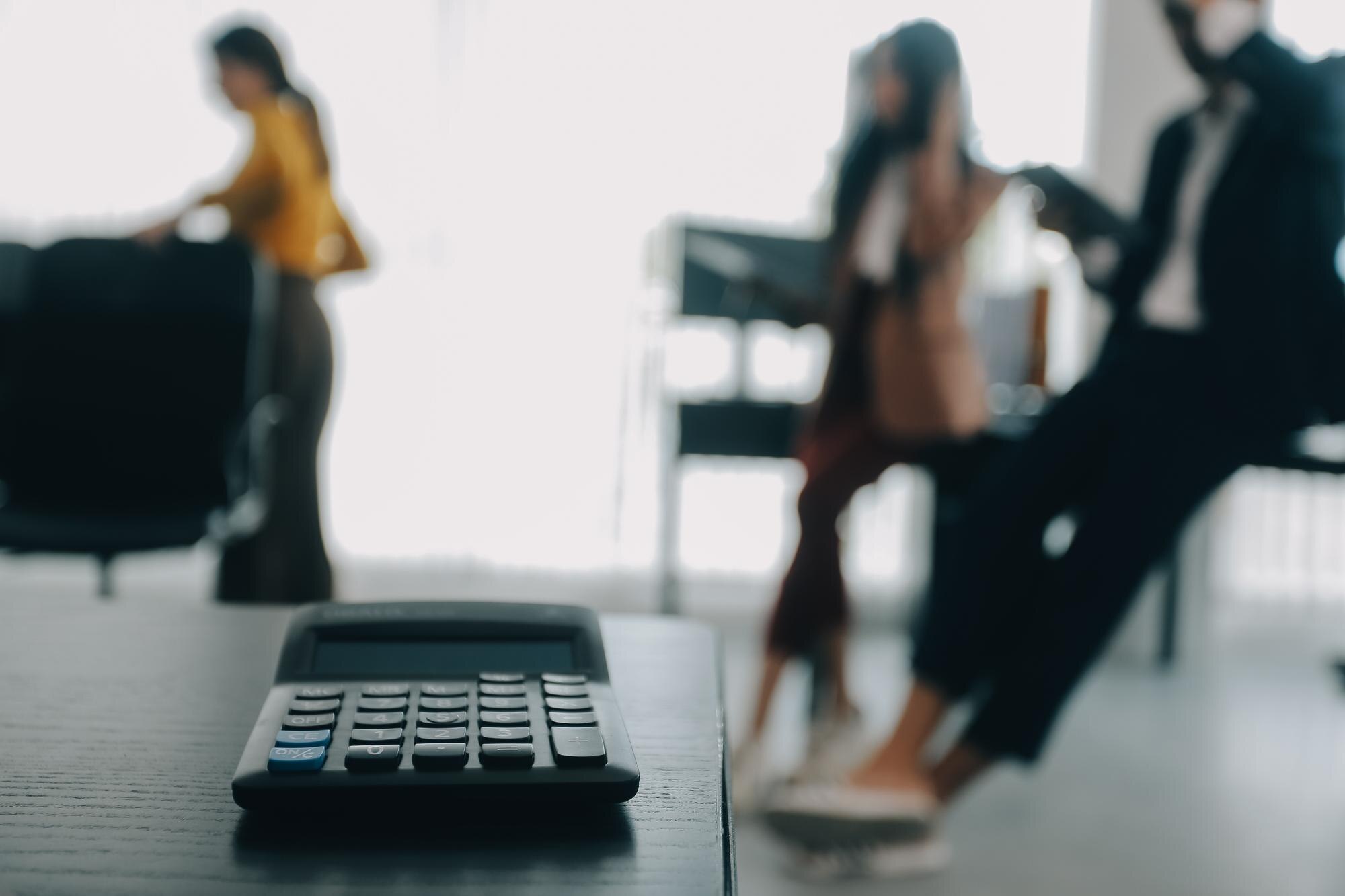 Deducciones que muchos anfitriones y restauranteros olvidan (y cómo registrarlas correctamente)