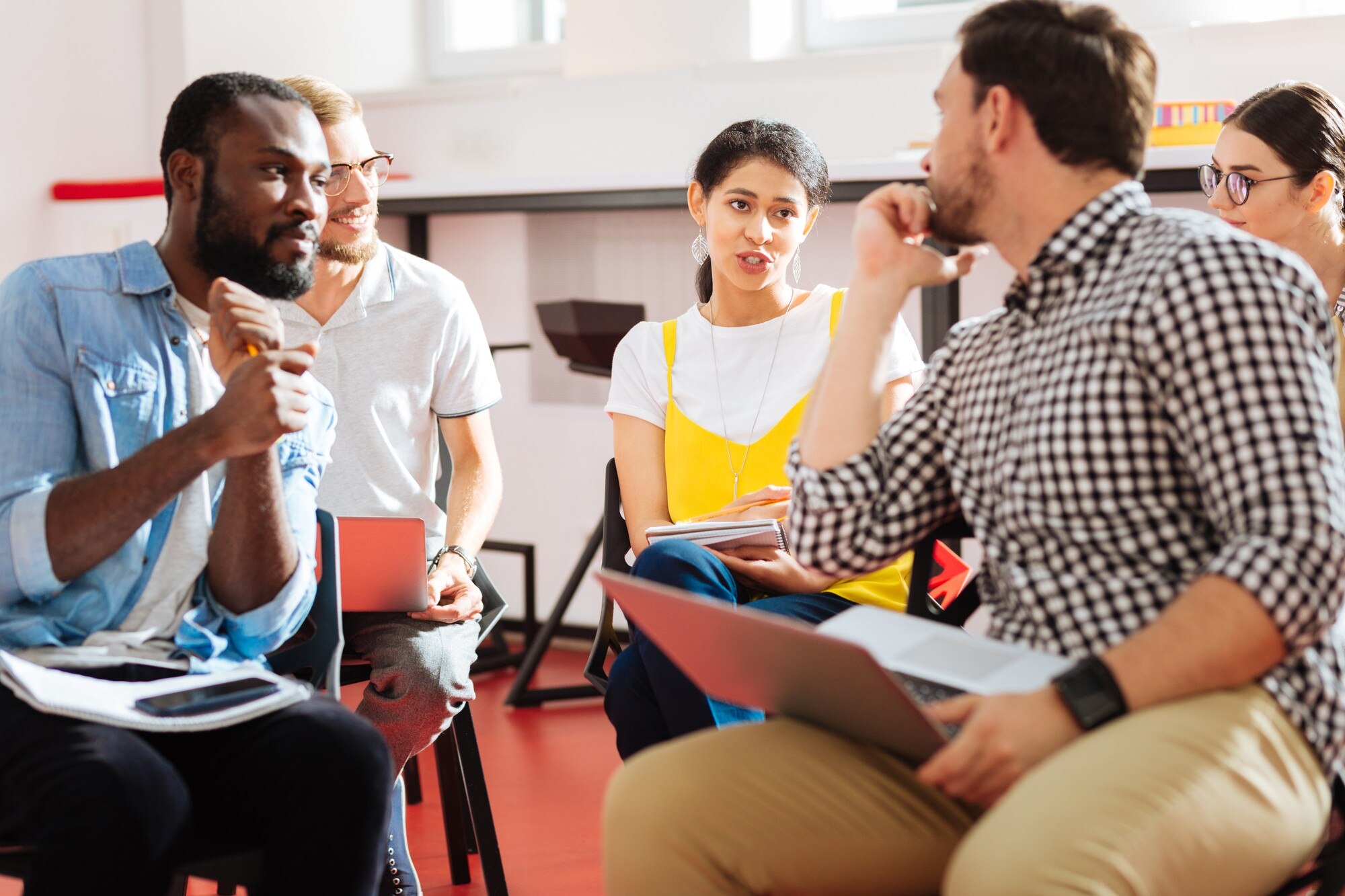 group discussion smart active students having a b 5c1797312b0bbf35ac19