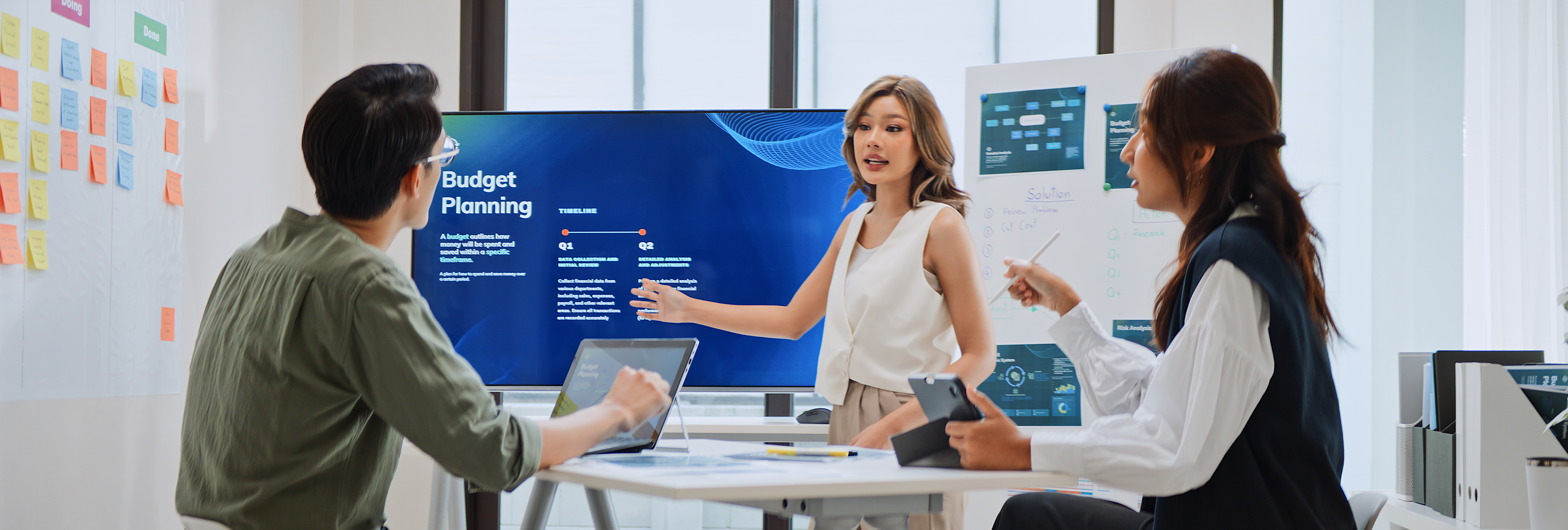 a women presenting to her co workers on trends