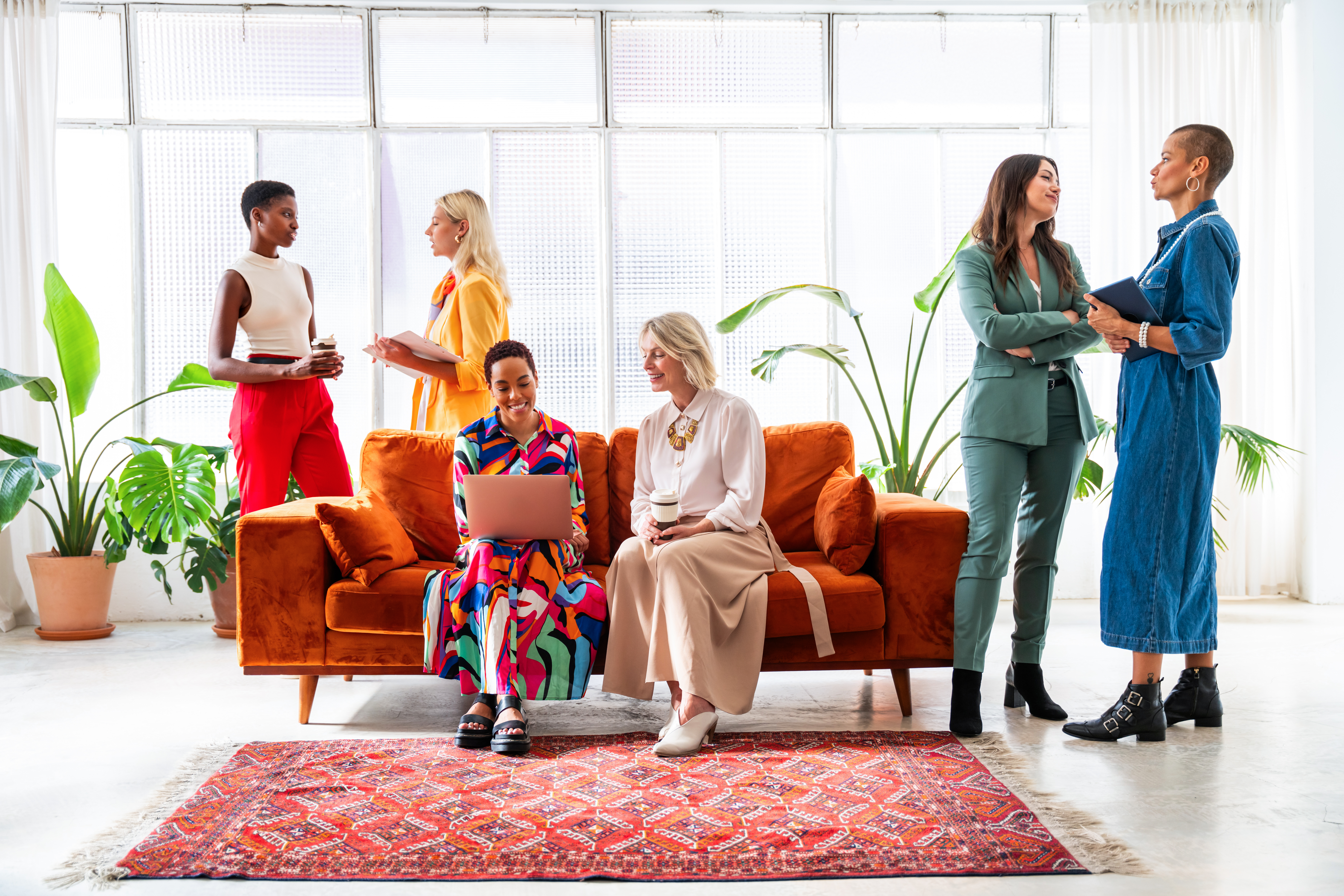 group of businesswomen meeting in the office 7ac24576e78b002ac93b
