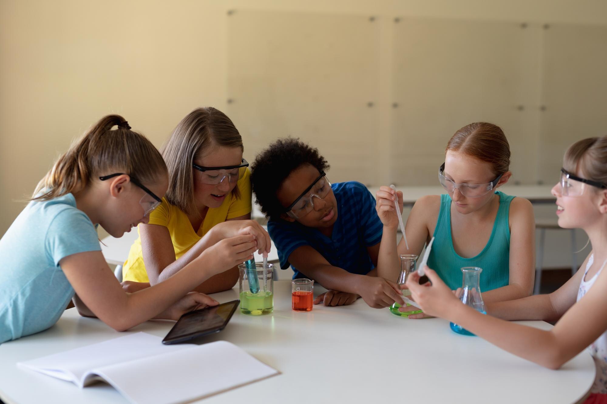 Group Of Elementary School Kids In Chemistry Class D6abb78fdc43f4559ce0