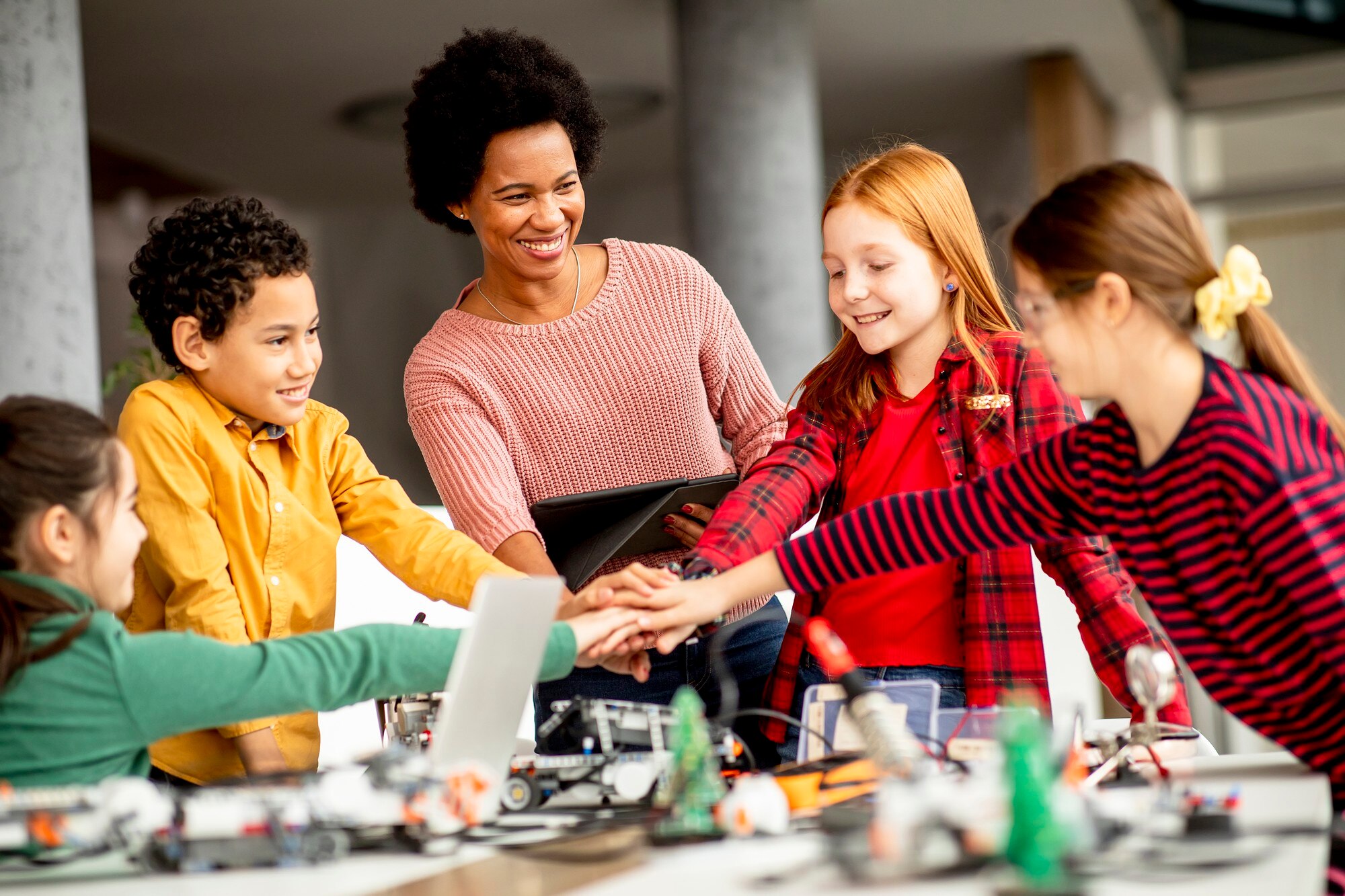 Group Of Happy Kids With Their African American Fe F3e5979fdf5ac6dcc19a