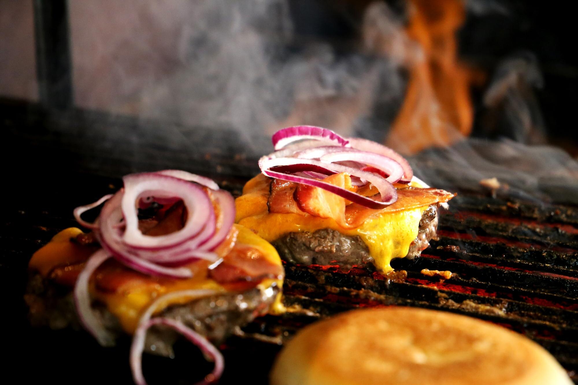 hamburguer grilled brazilian hamburger on parrilla df82ec9b30595017e79b