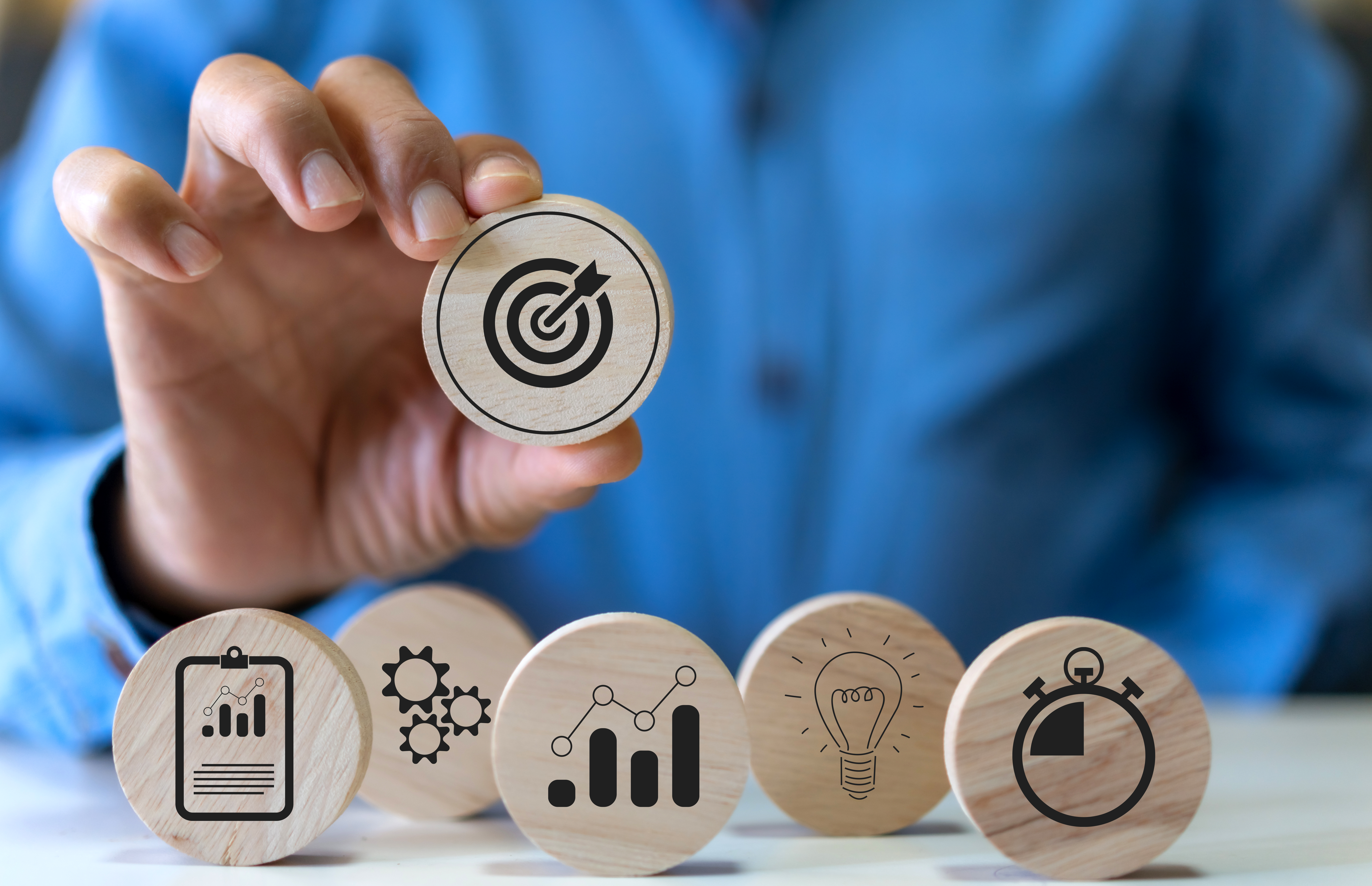 hand holding wood block choose target icon busines e328e6506a76abaa0633