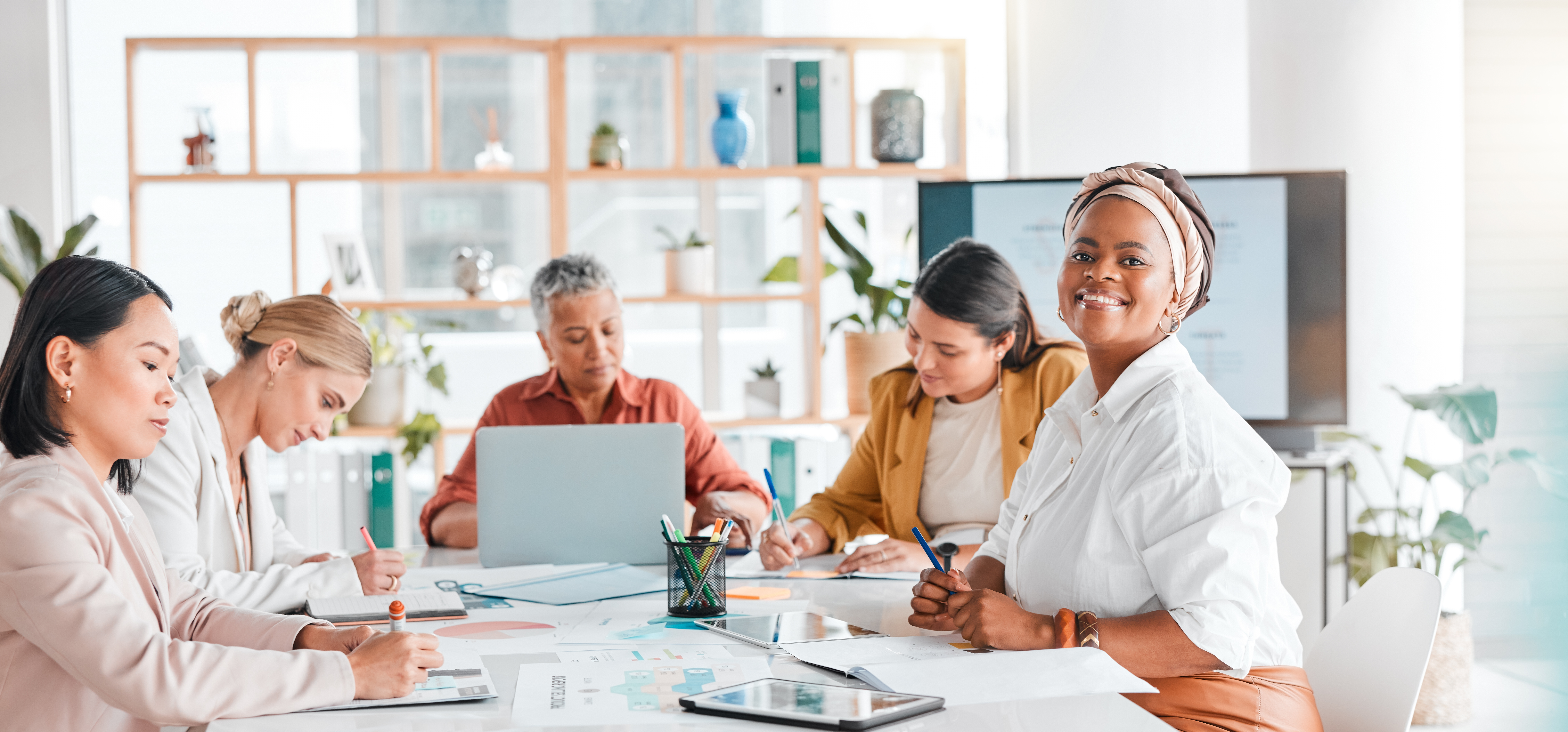 happy black woman leadership or business in meeti eae8cb183ee72d8397c2