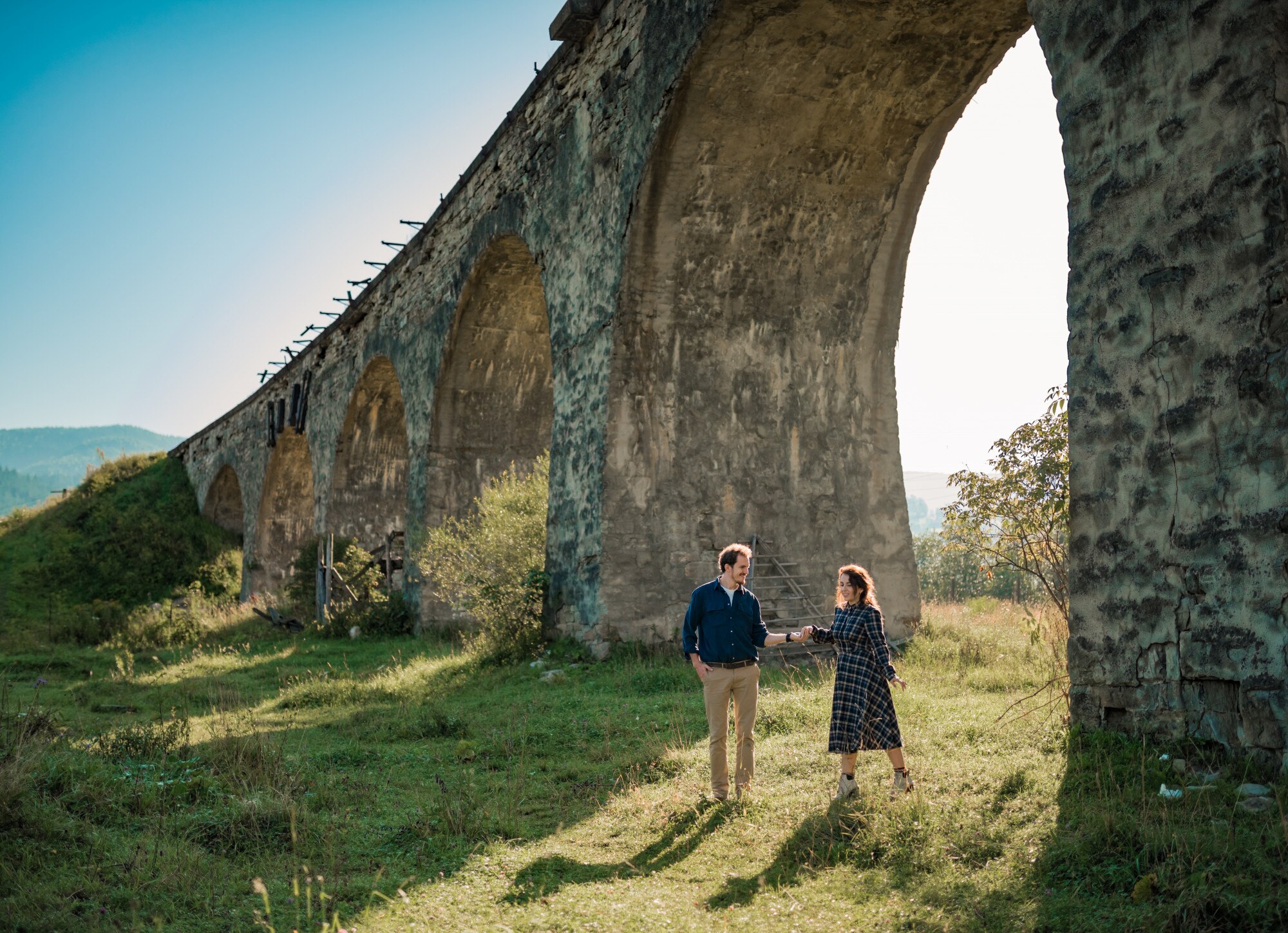 happy couple in love walk on top of mountains 595e8e2648af74d80a67 BTOURS
