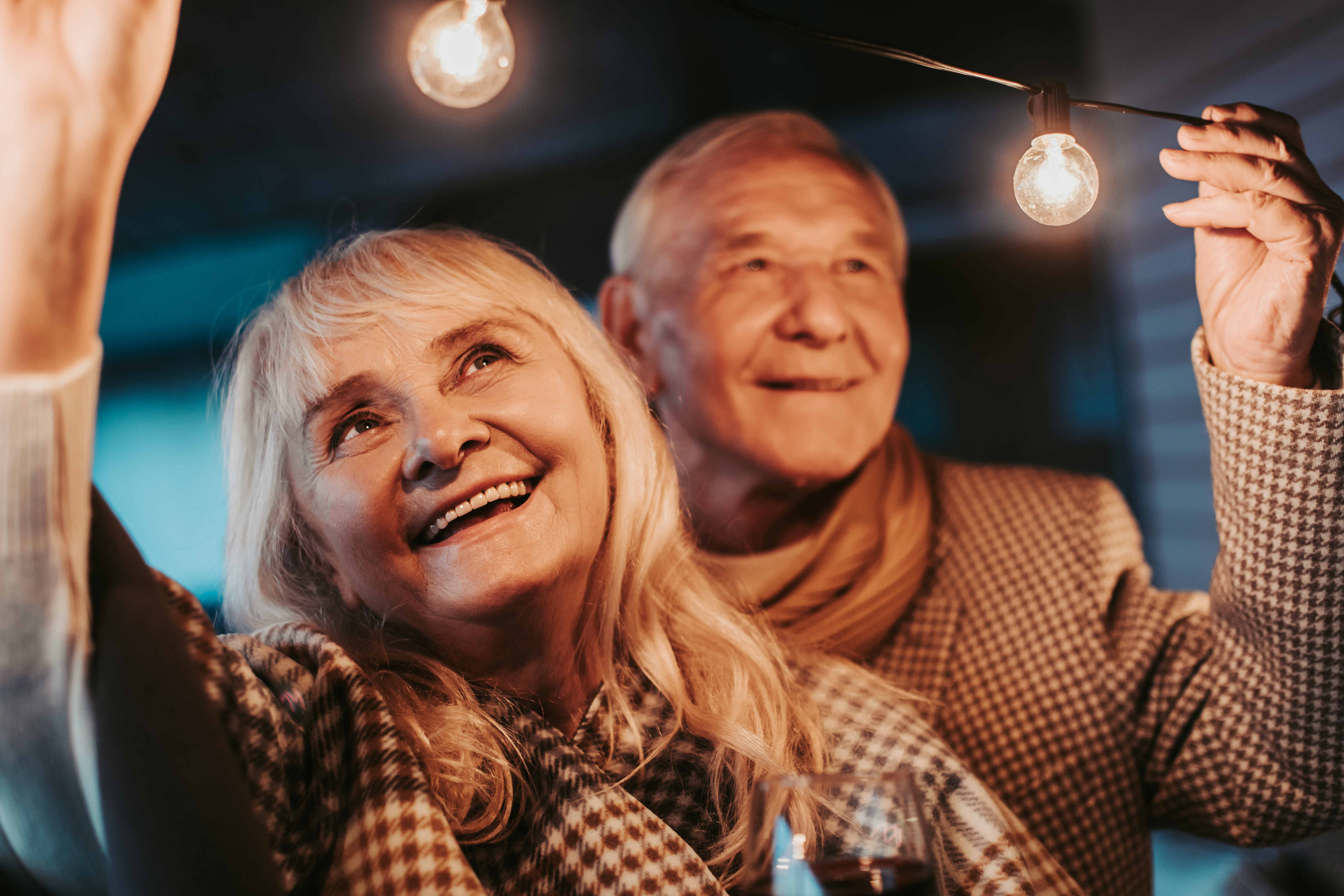 happy smiling elderly pair looking at garland 8e2db334dcff8359c842