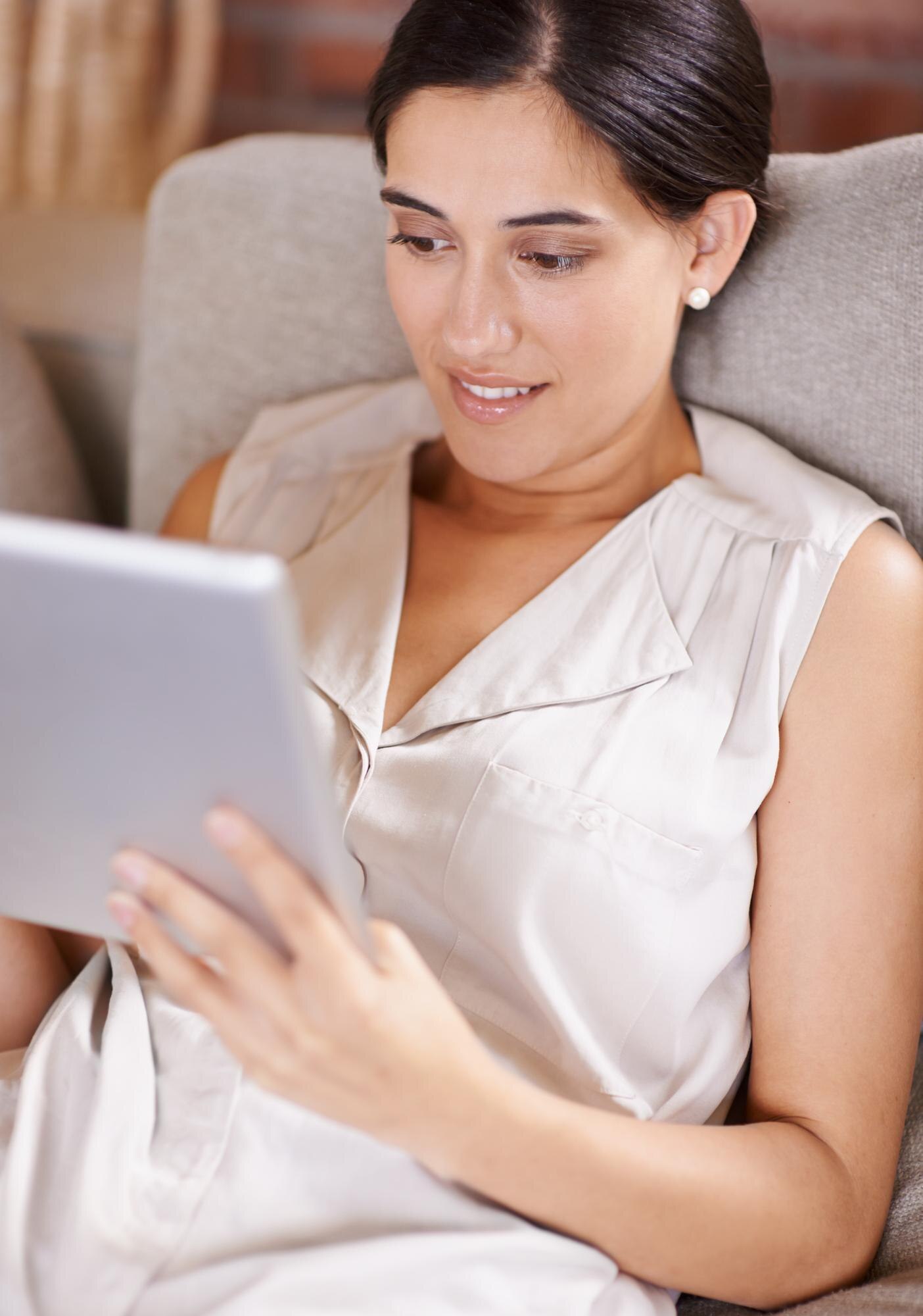 How LA Lash Studios and Nail Salons Use 24/7 AI Receptionists to Book Clients While They Sleep