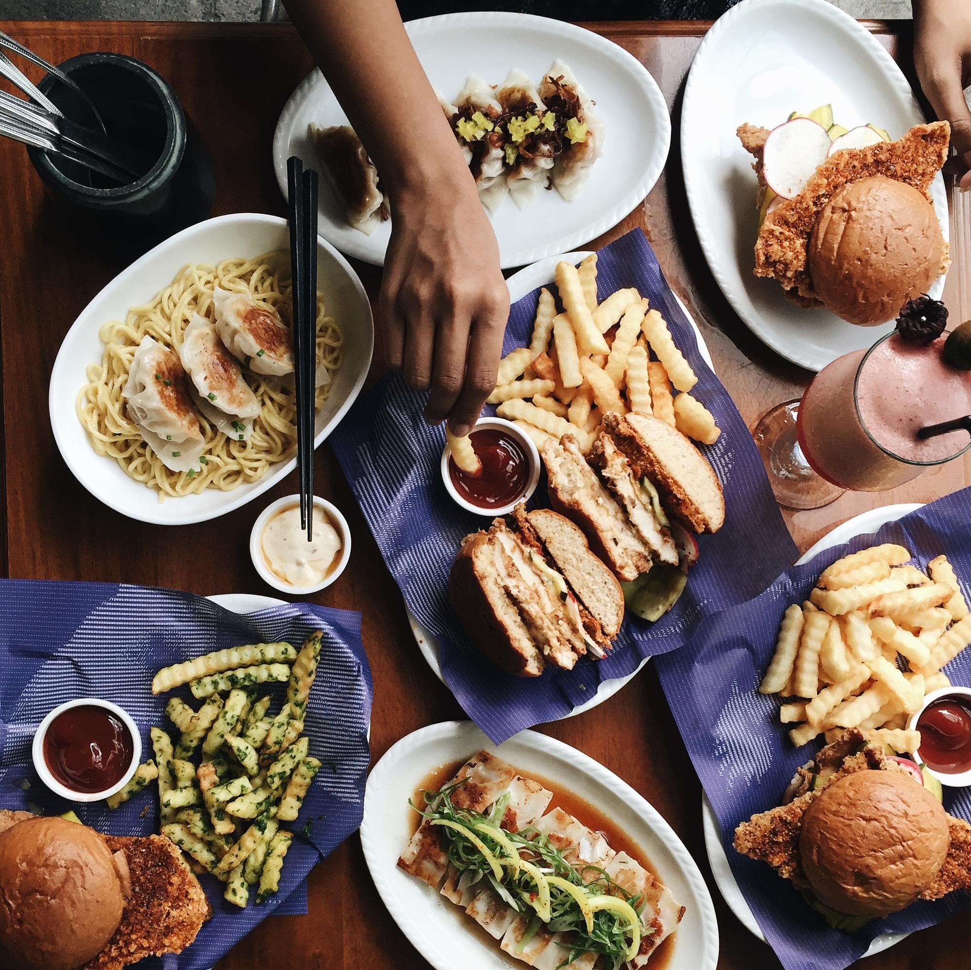 The Busy Chicagoan’s Guide to Nutritious Fast Dining (Without Missing a Beat!) 3 high angle view of food on table b8e0659de743578ed3d5