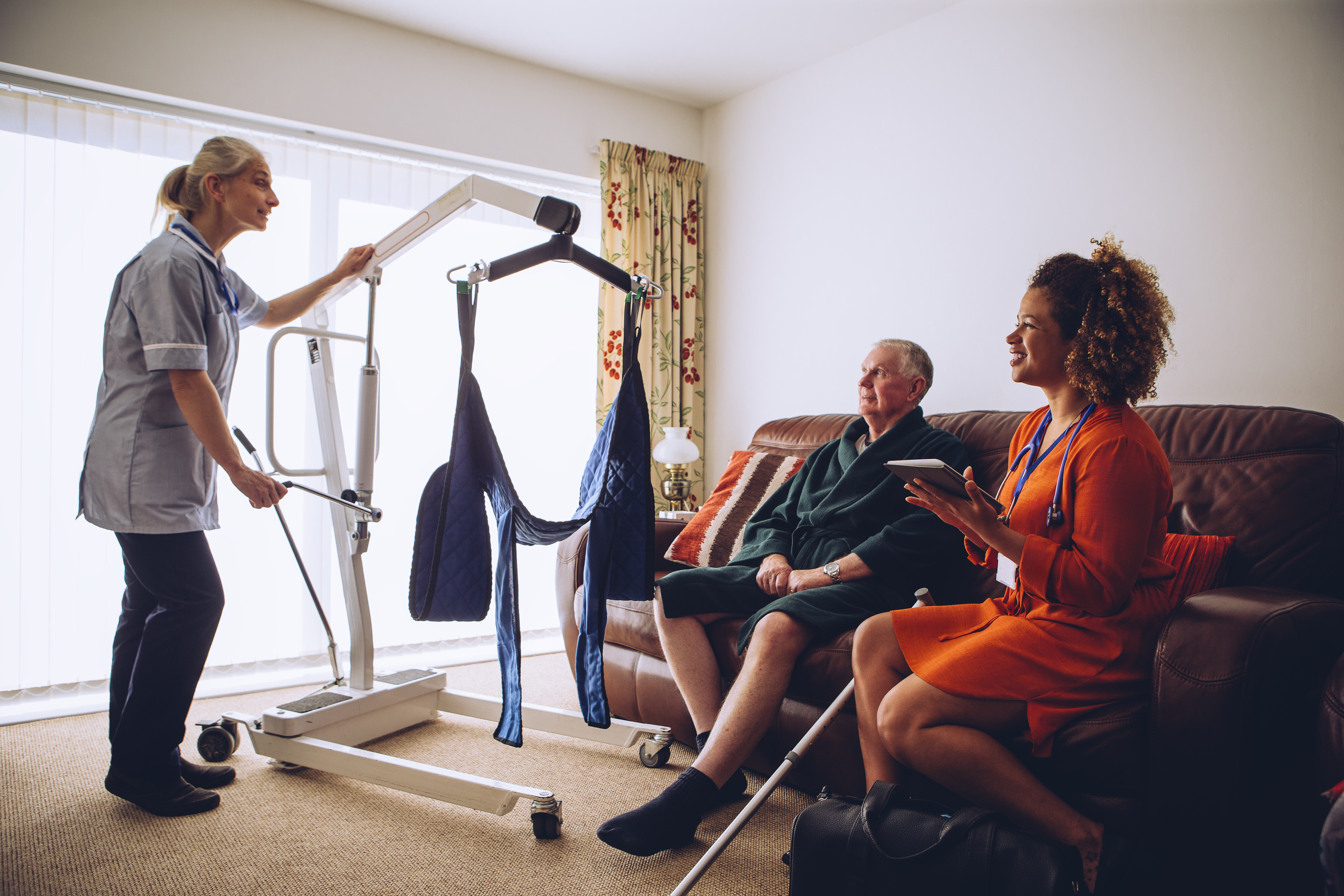homecare workers preparing hoist 041384157021bbacecb4