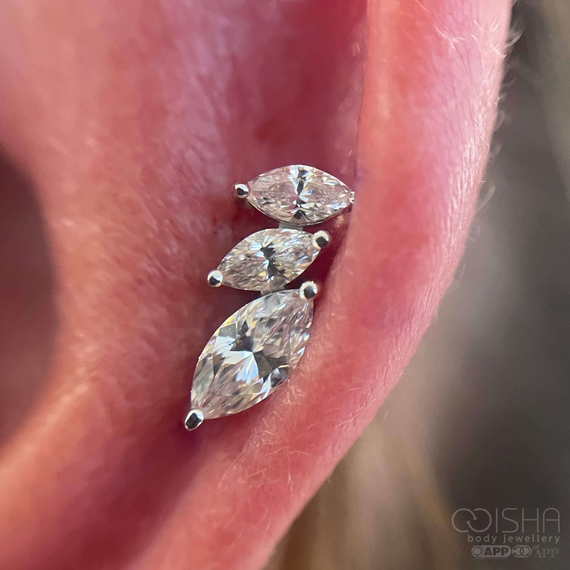 junipurr-14ct-white-gold-enigma-end-new-helix-piercing-by-emma-isha-body-jewellery