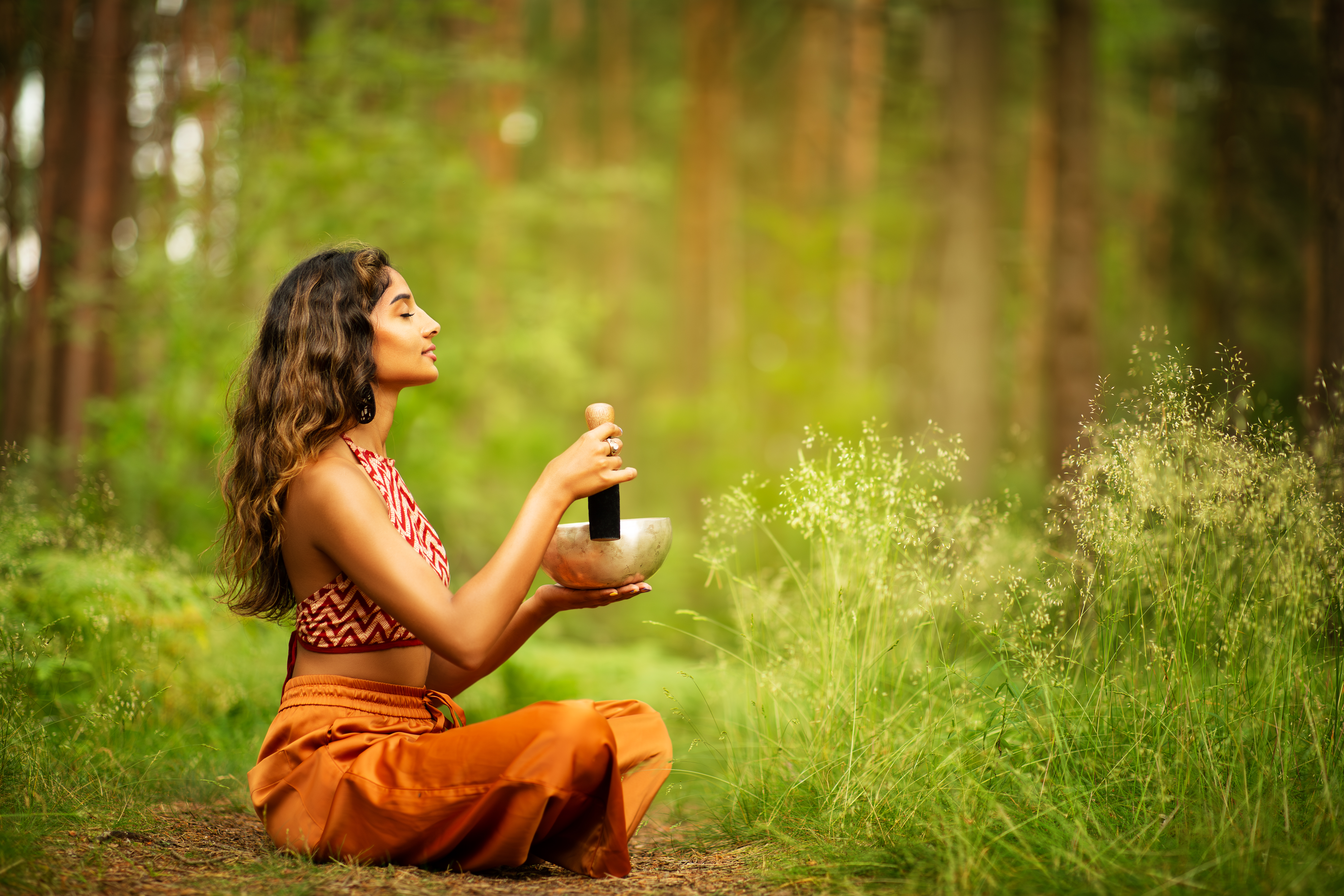 indian woman playing tibetan singing bowls with ma 6769f2abbedf86626a75