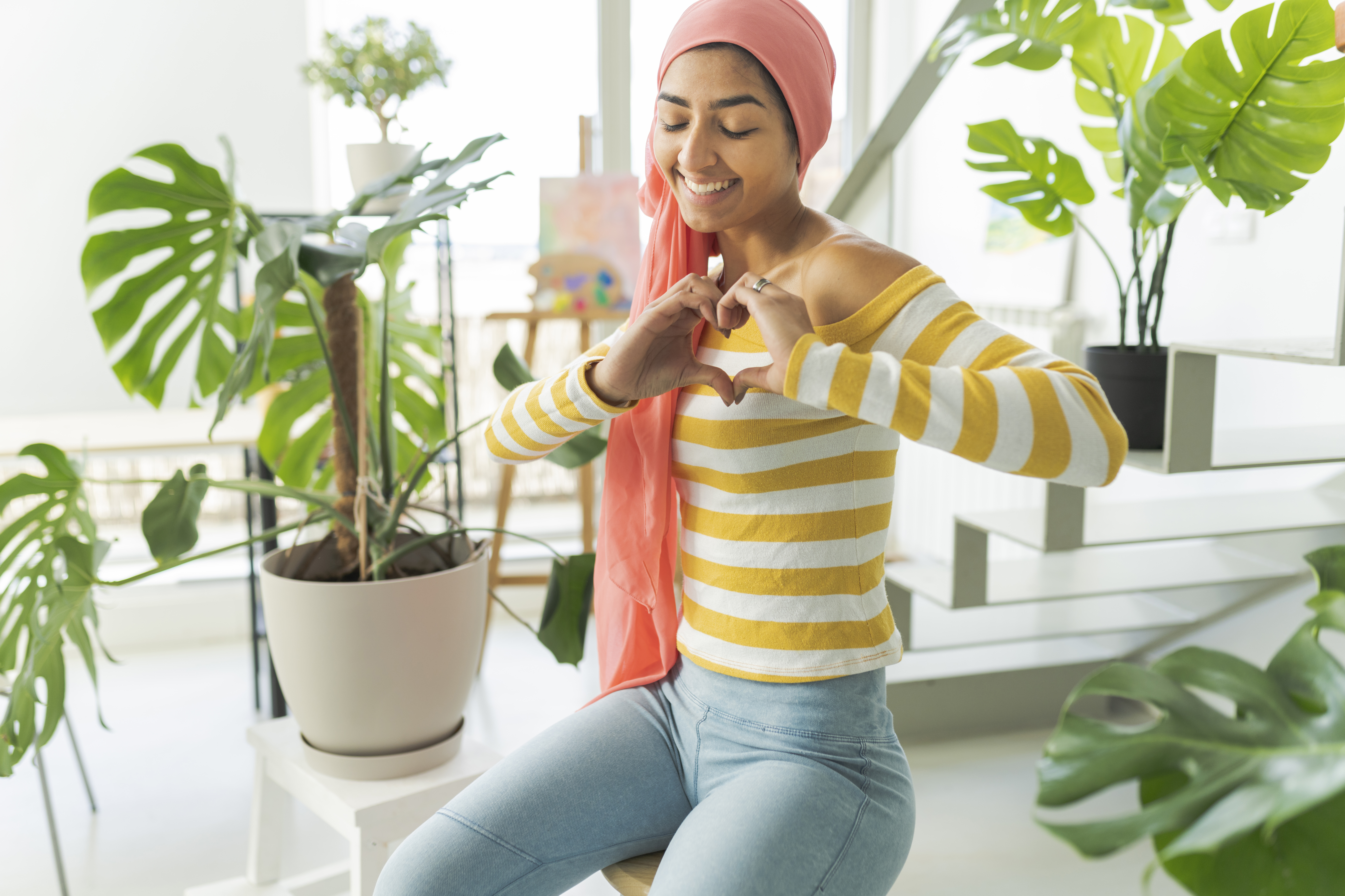 Featured image: Indian woman with cancer pink headscarf-2547c142d341ea8fce61