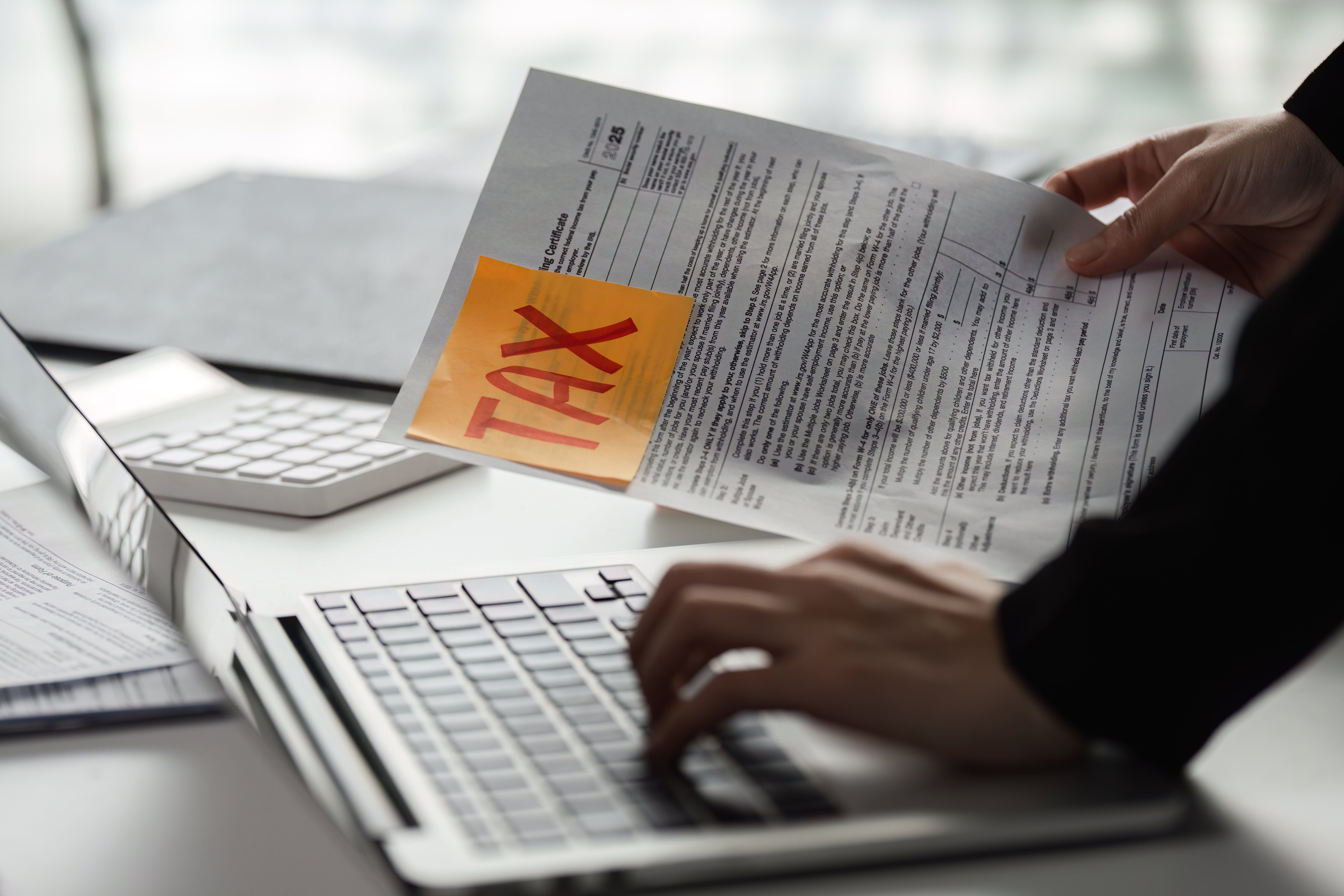 Evita Errores Fiscales y Maximiza la Rentabilidad de tu Airbnb y Restaurante