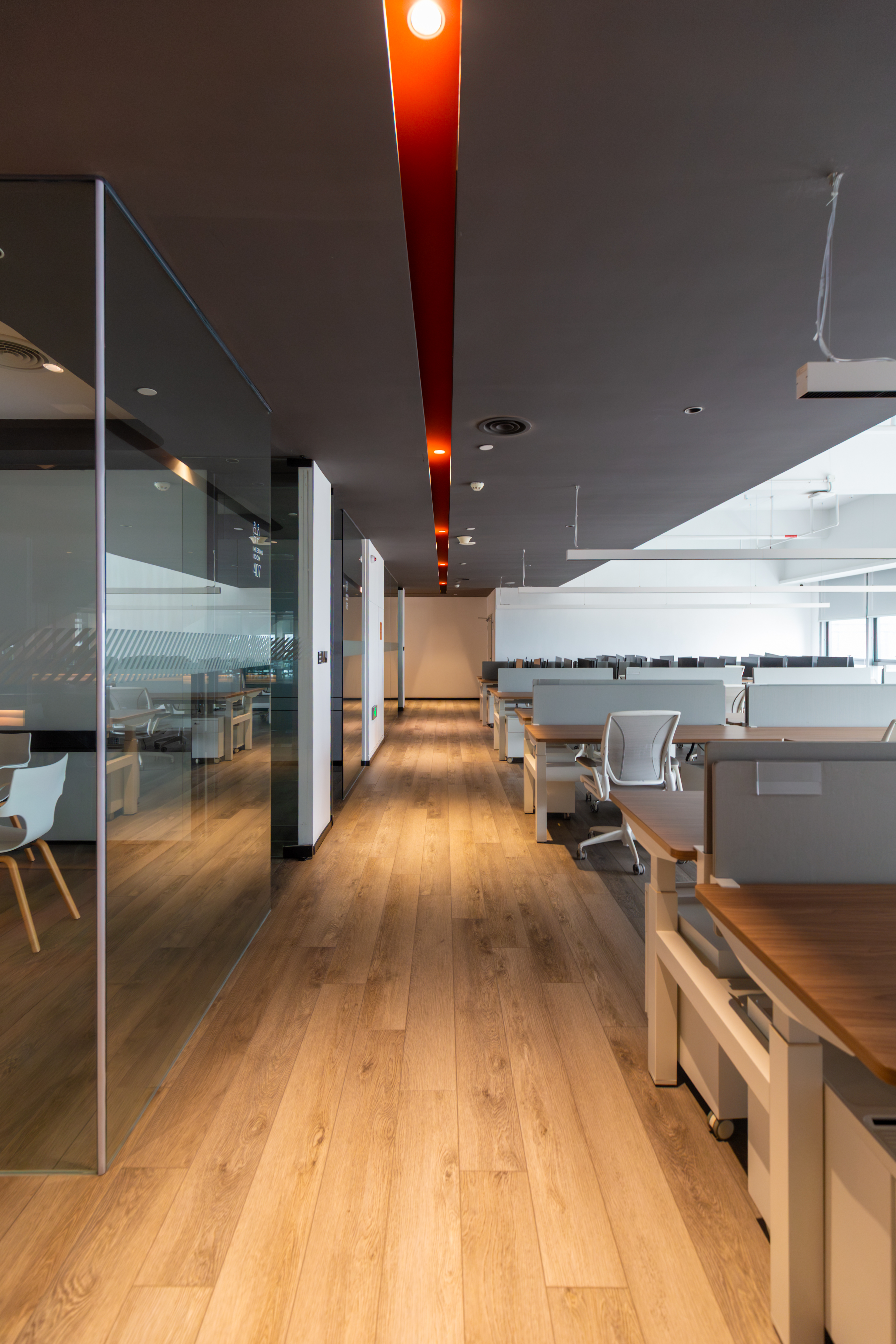 interior design of a modern office space featuring 42d54e212ddcaa8c65e9