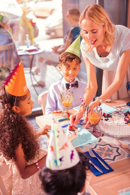 Revolutionizing Birthday Invitations: How AI Makes It a Breeze!