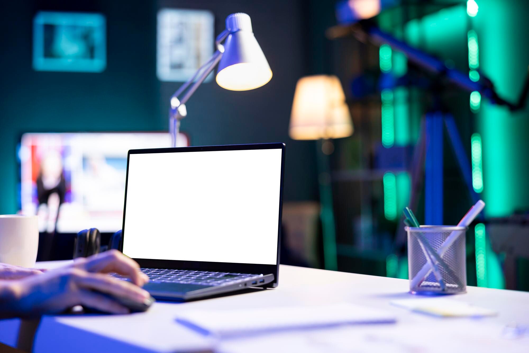 laptop showing isolated mockup template b2337195e3ce2dd703c7