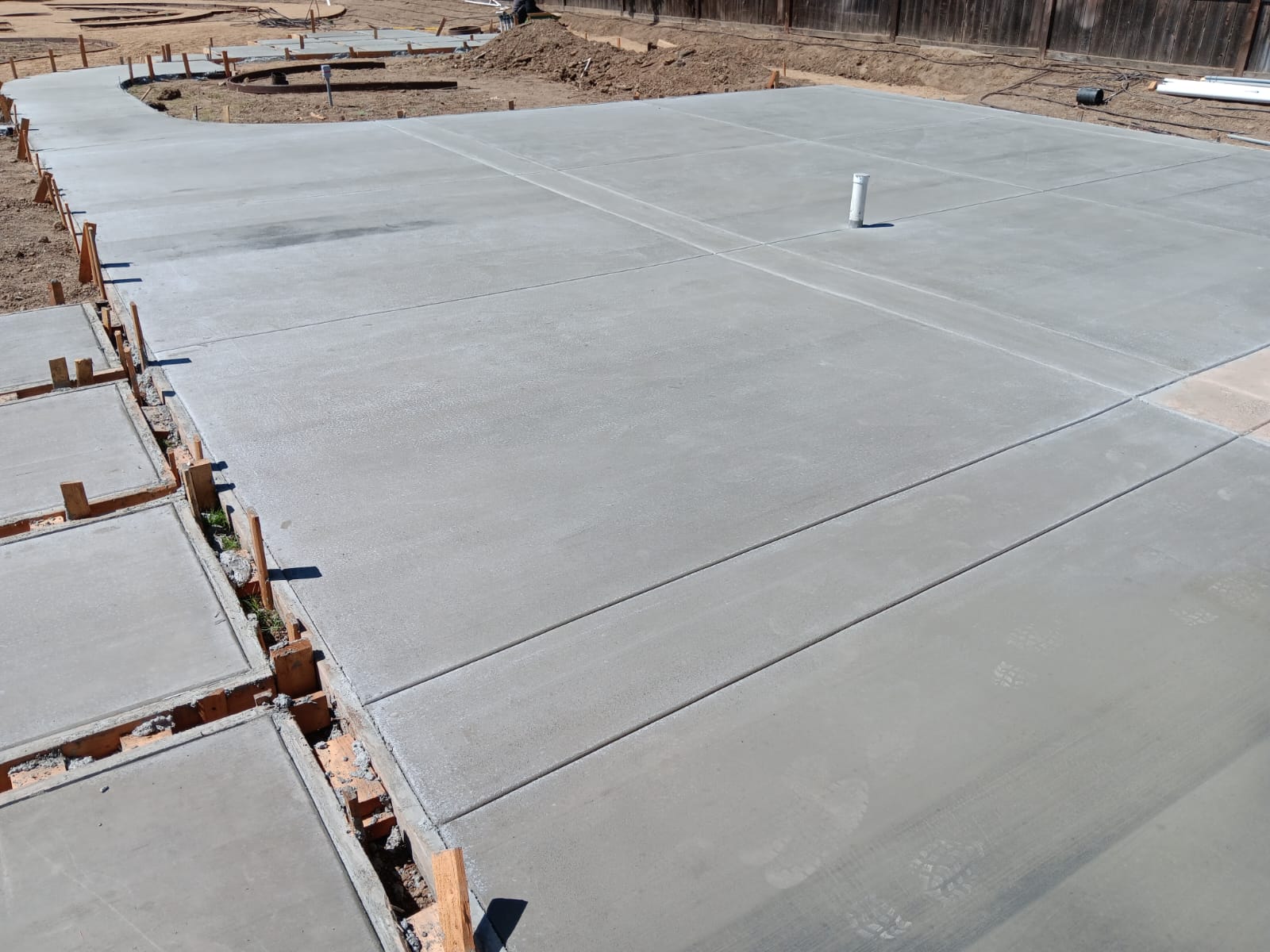 Concrete installation and driveway sealing guide for San Diego homeowners