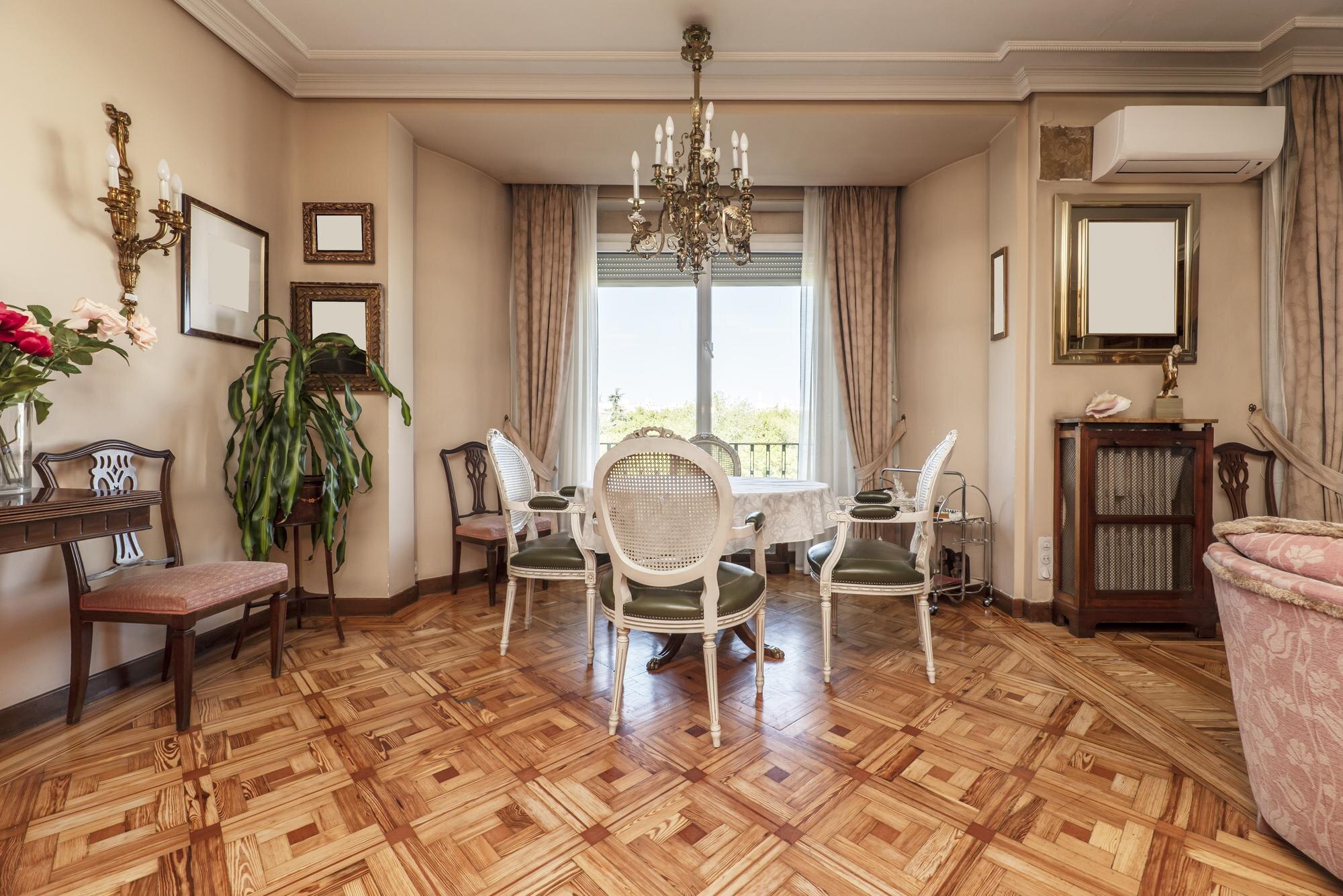 Living room with round dining table surrounded 22025c7e5e57eeeee07a