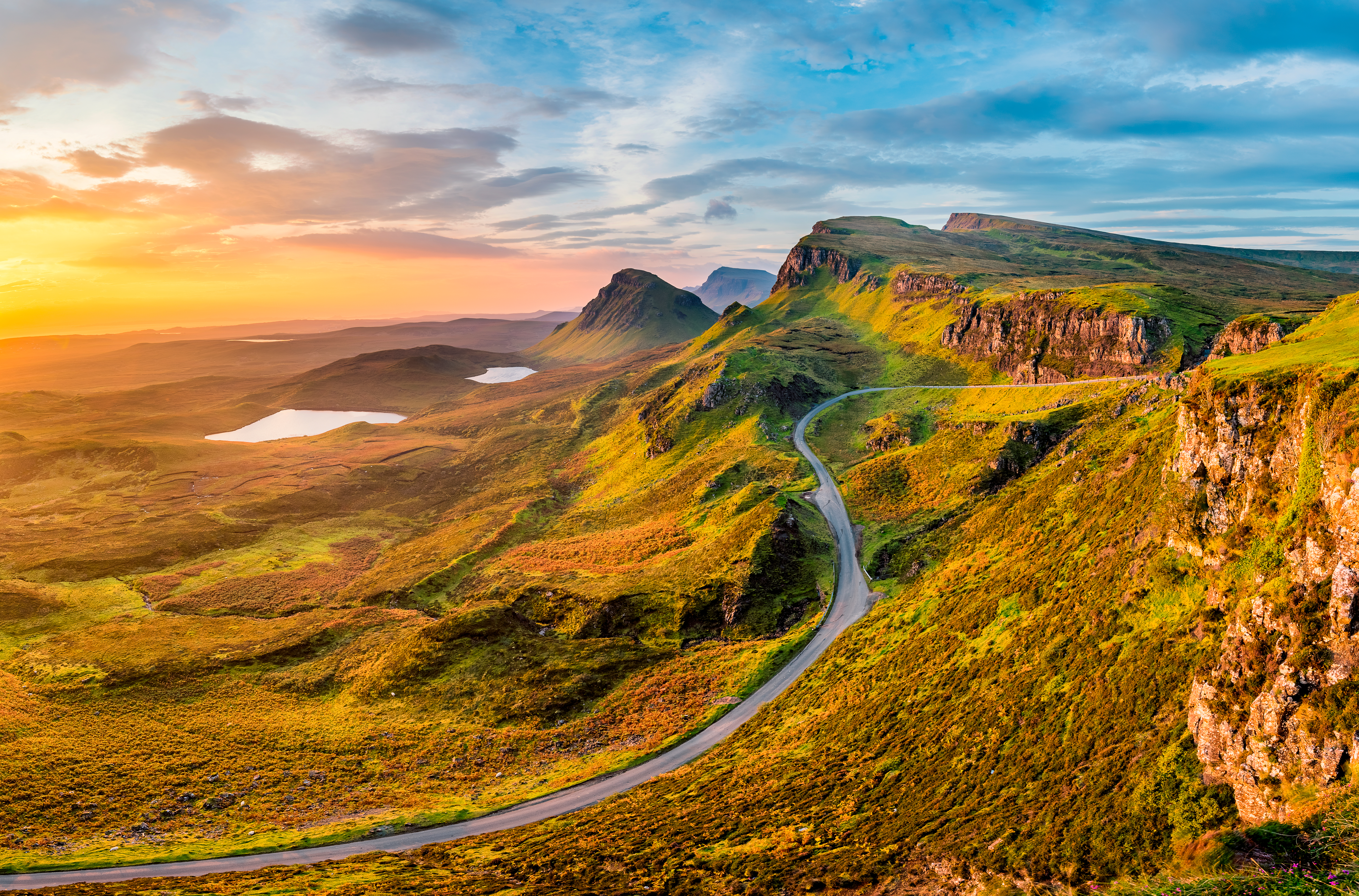 long winding road at quiraing on the isle of skye e30b6261dc34ea9fe20d BTOURS