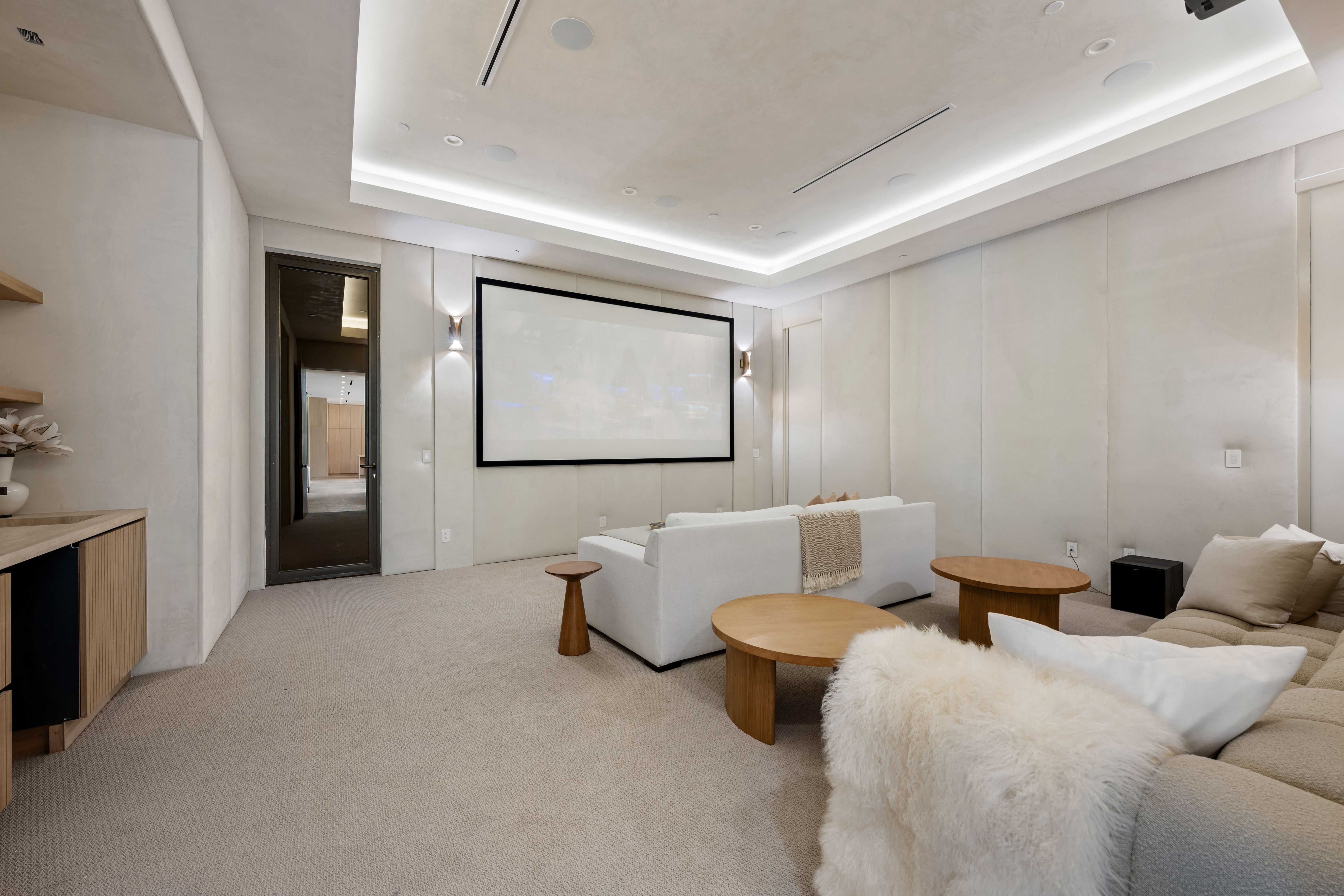 luxurious modern home theater room with neutral to 8bfaefda500e45773c34