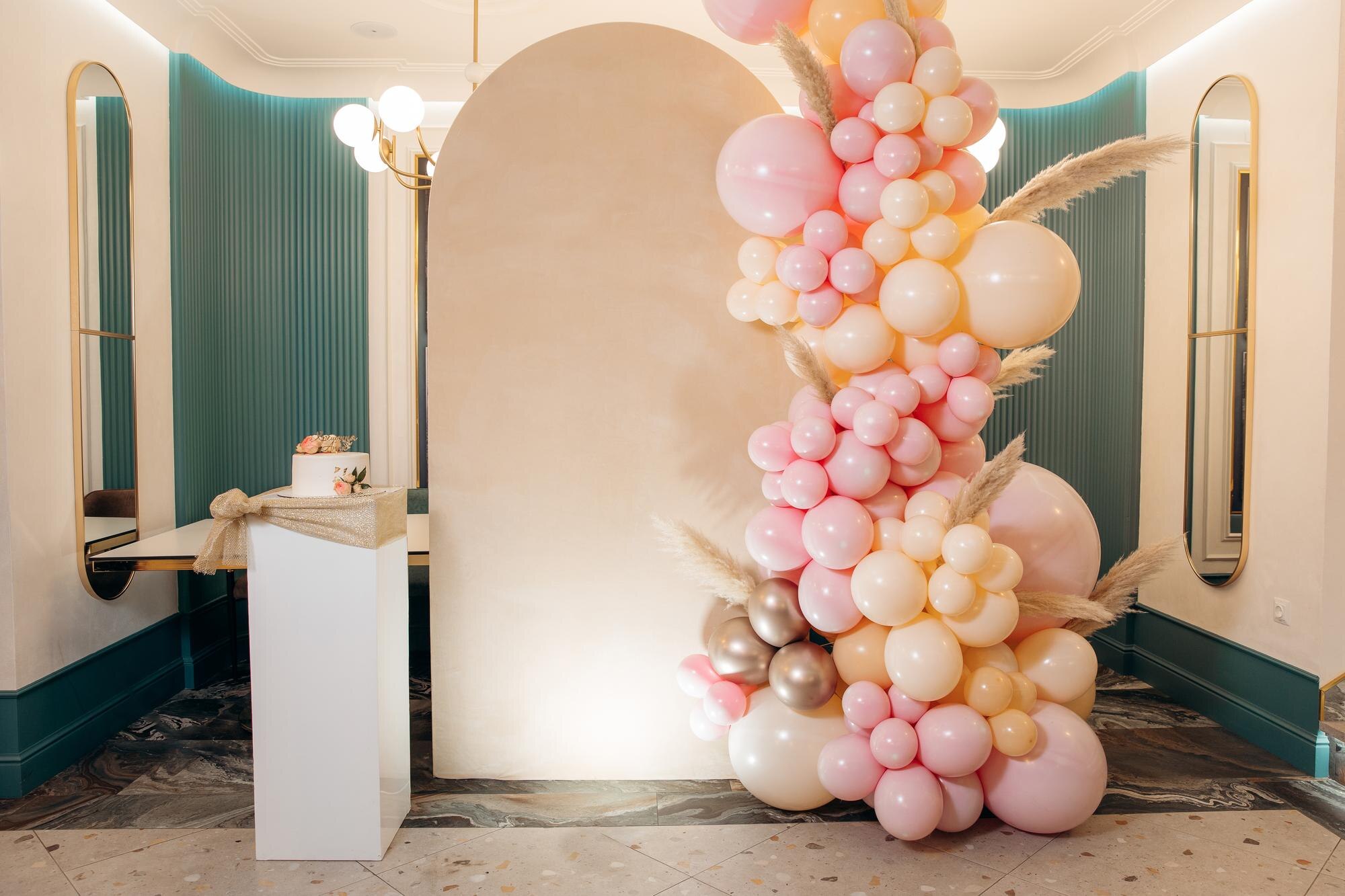Zona fotográfica con globos premium y detalles elegantes