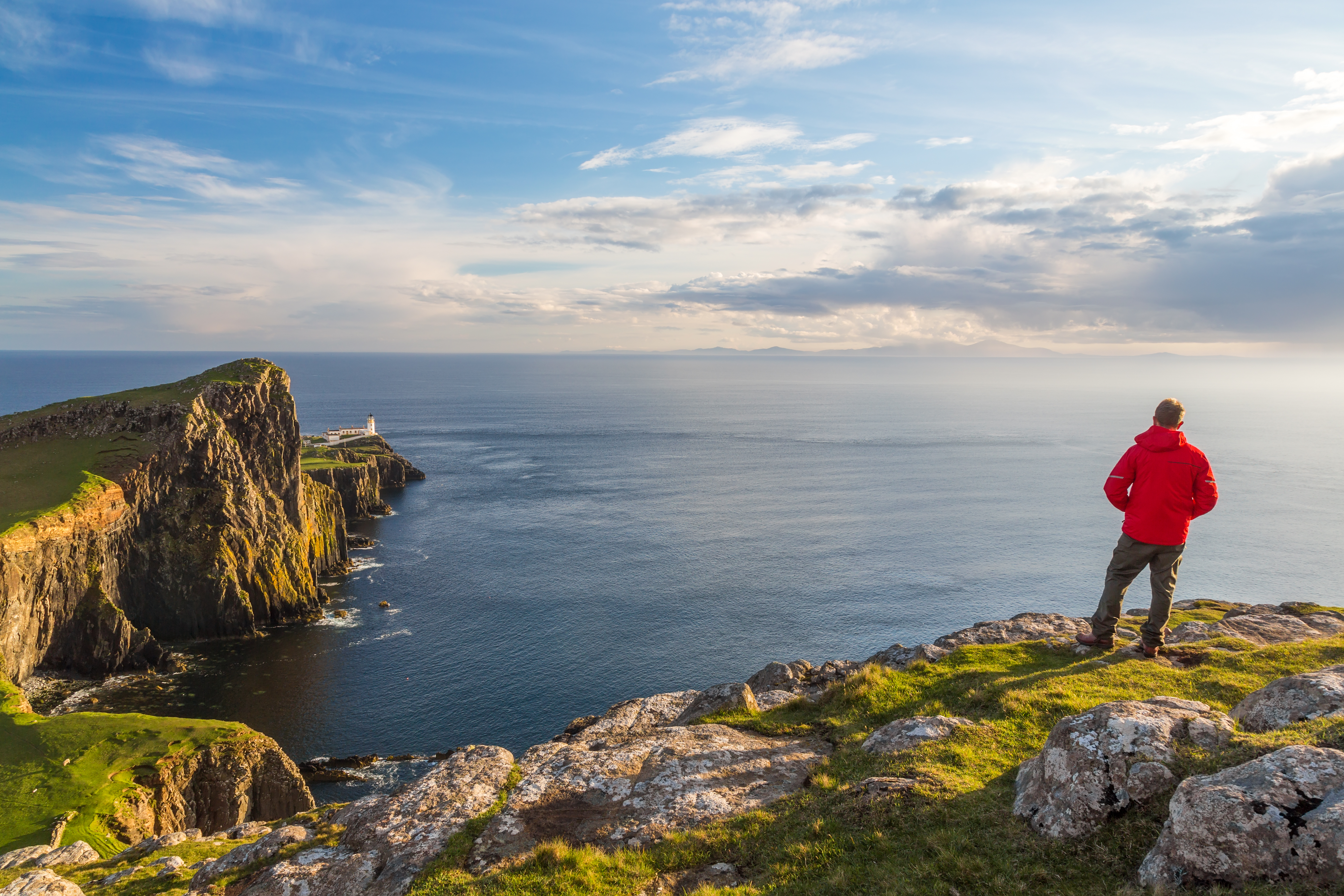 man admiring the view lighthouse neist point isl 607196dbe438f10a05f6 BTOURS