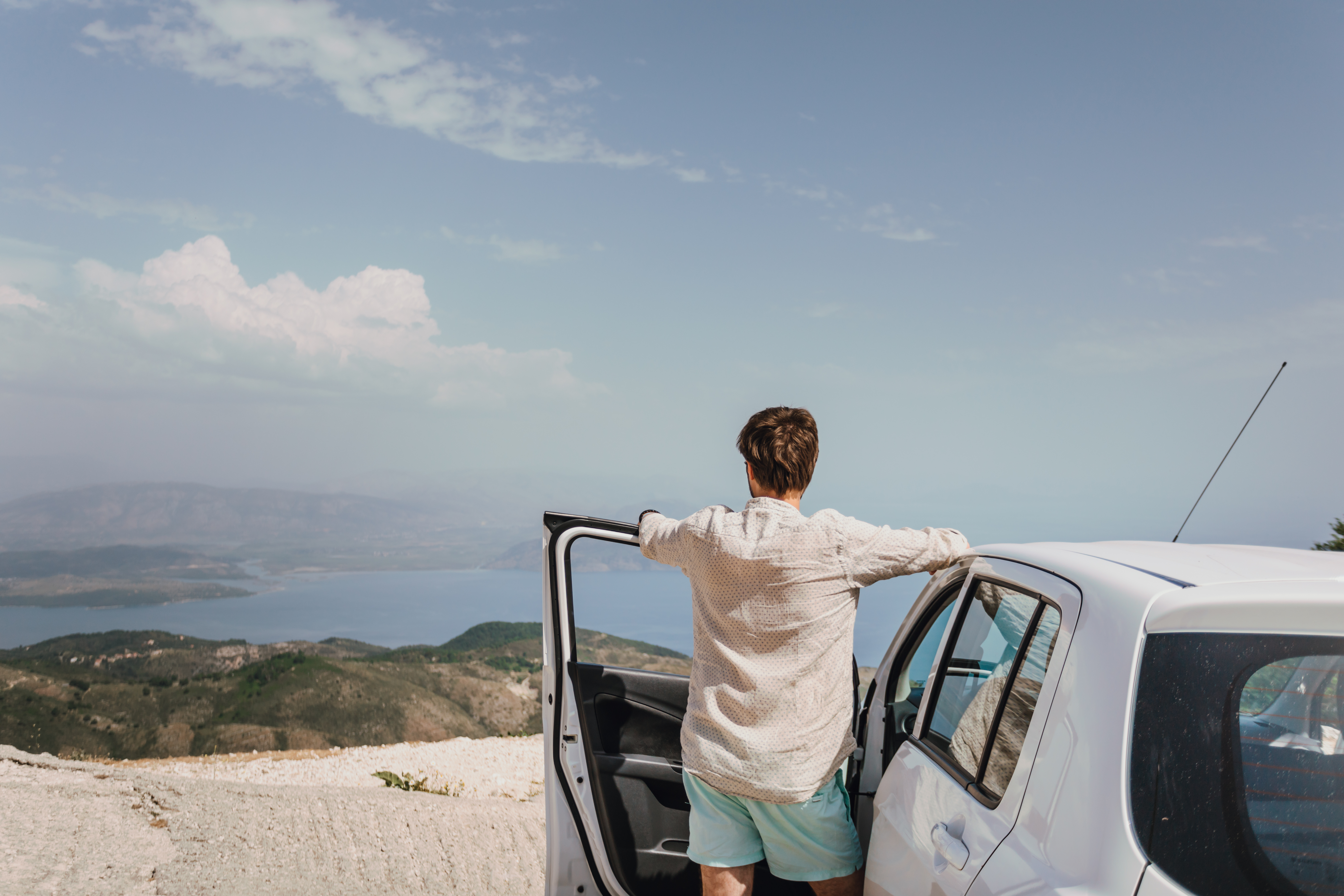 man stands near the car and looks at stunning view 480ce98f3a08ef991e45 BTOURS