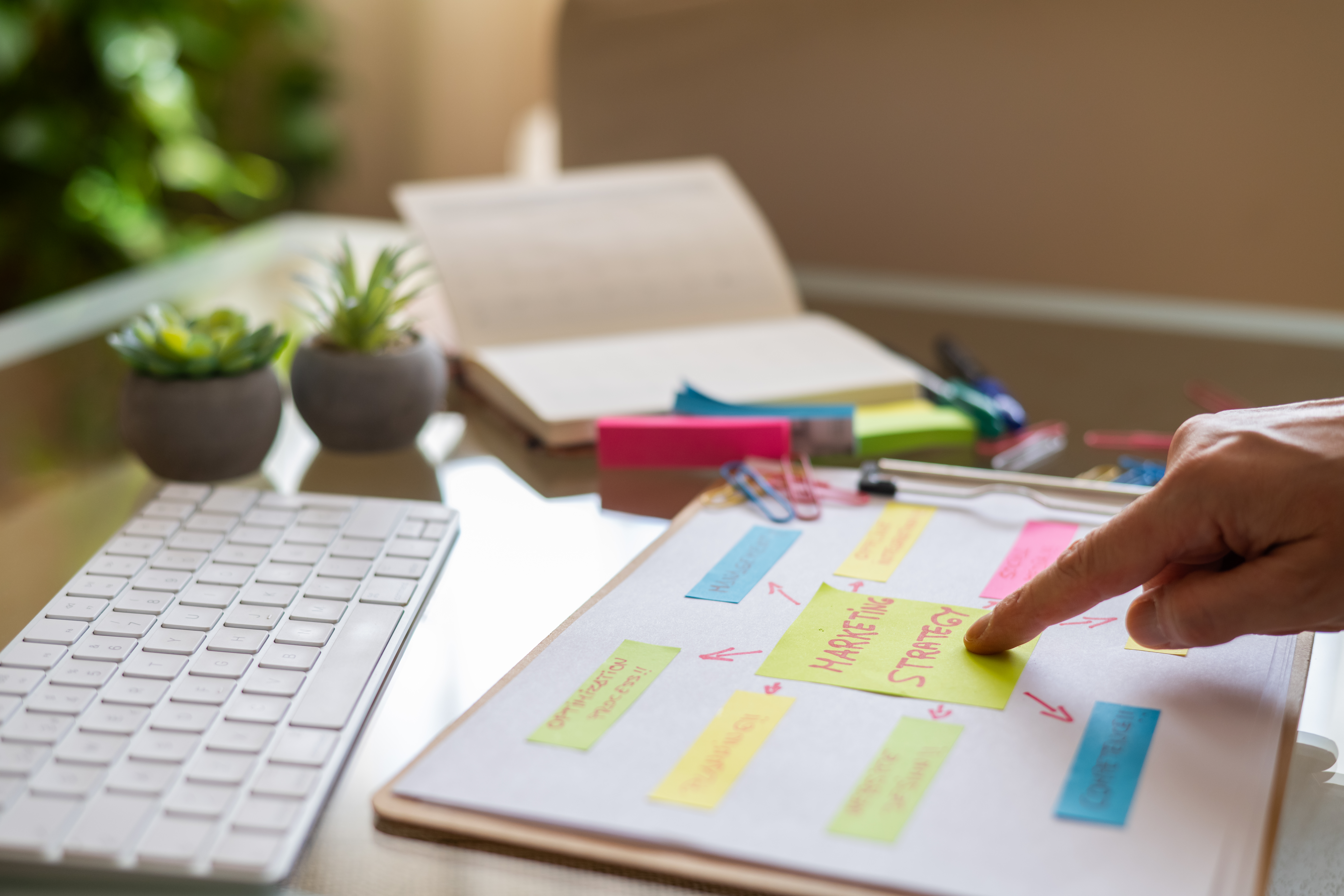 marketing manager analyzing marketing strategy usi dc1f9a8e622b8912e972