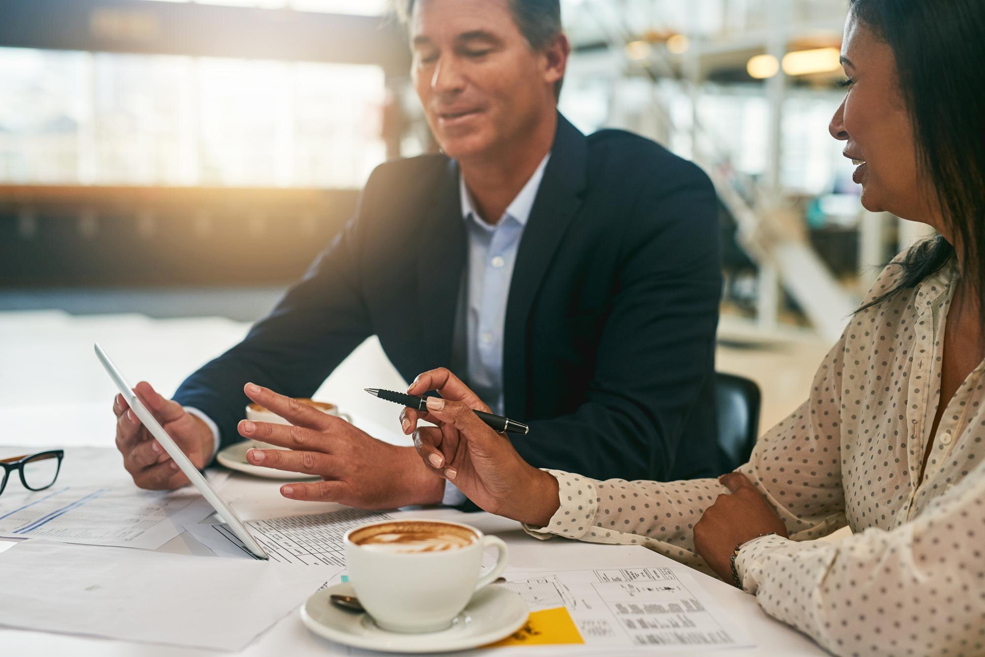 Libera capital hoy: estrategias de planeación fiscal para Airbnb y restaurantes