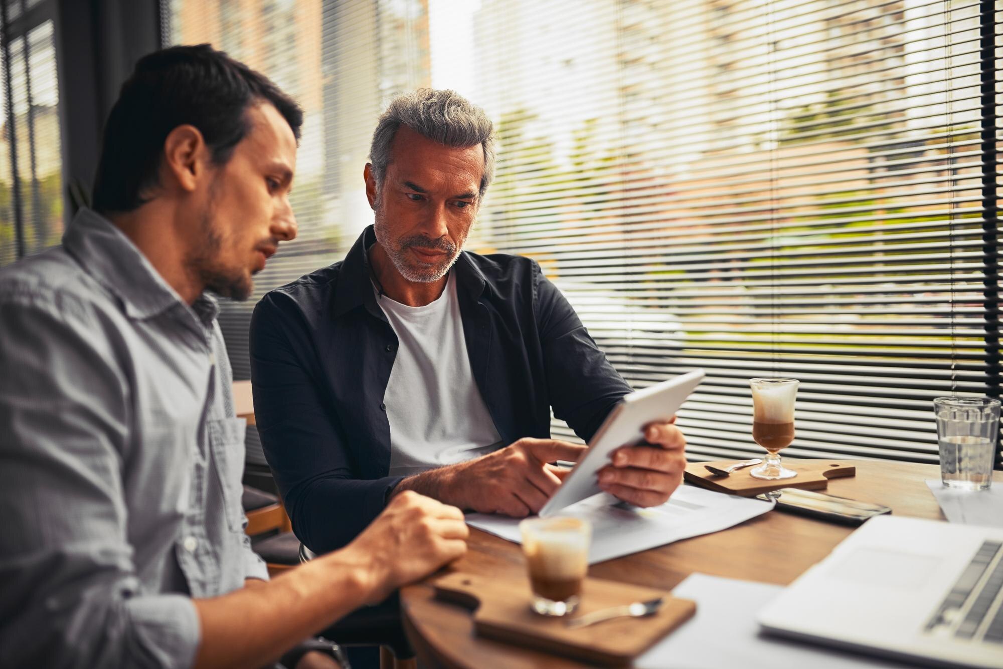 Evita Errores Fiscales Comunes: Maximiza la Rentabilidad de tu Airbnb y Restaurante