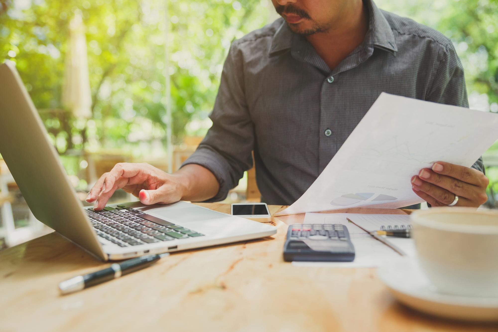 7 errores en tu declaración fiscal que reducen tus ganancias (y cómo evitarlos si operas Airbnb o un restaurante)