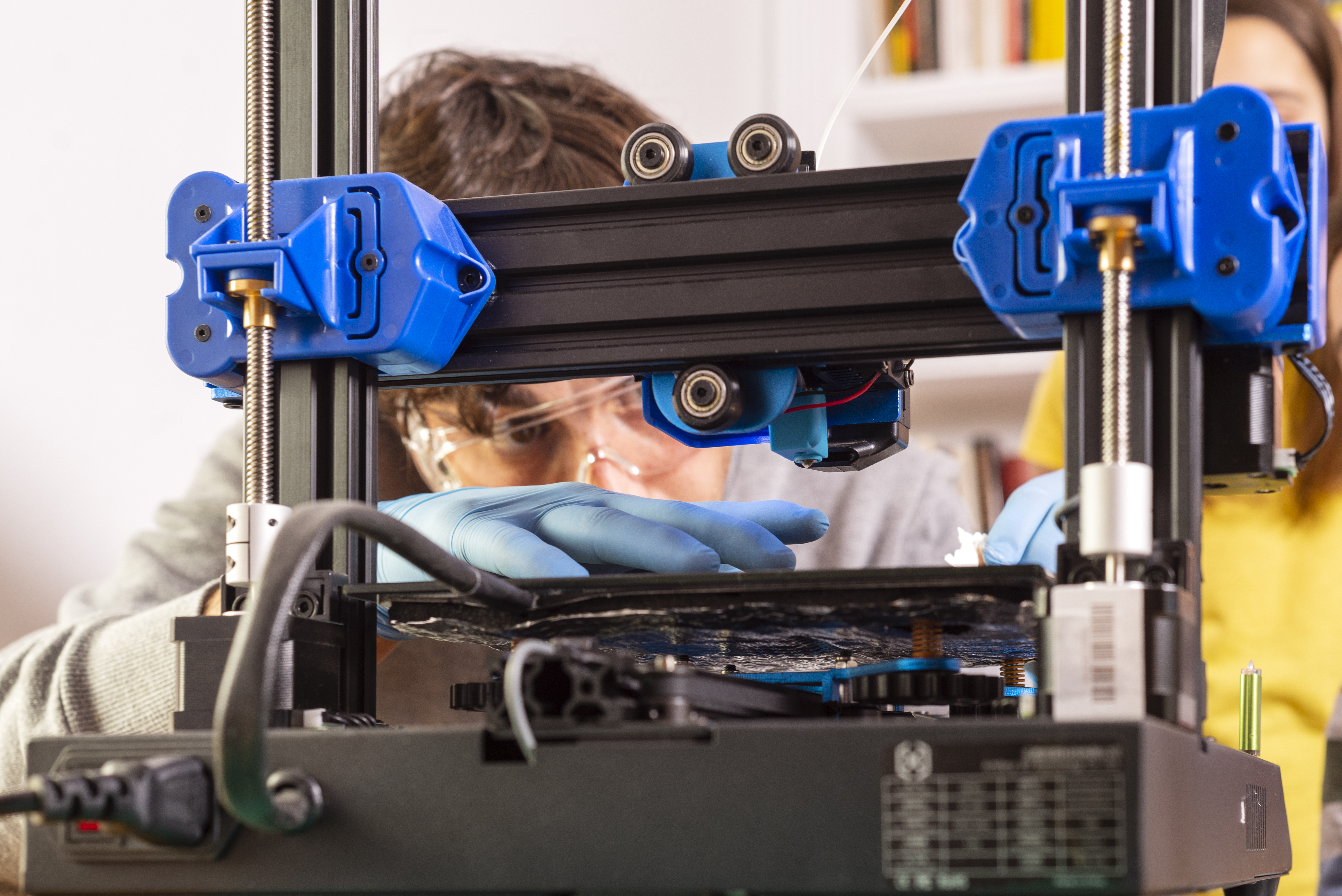 Cutting-Edge Quality: How Advanced Cutting Technologies Enhance Plastic Fabrication 1 modern 3d printer printing figure close up b9c0adaf97e9916e713f