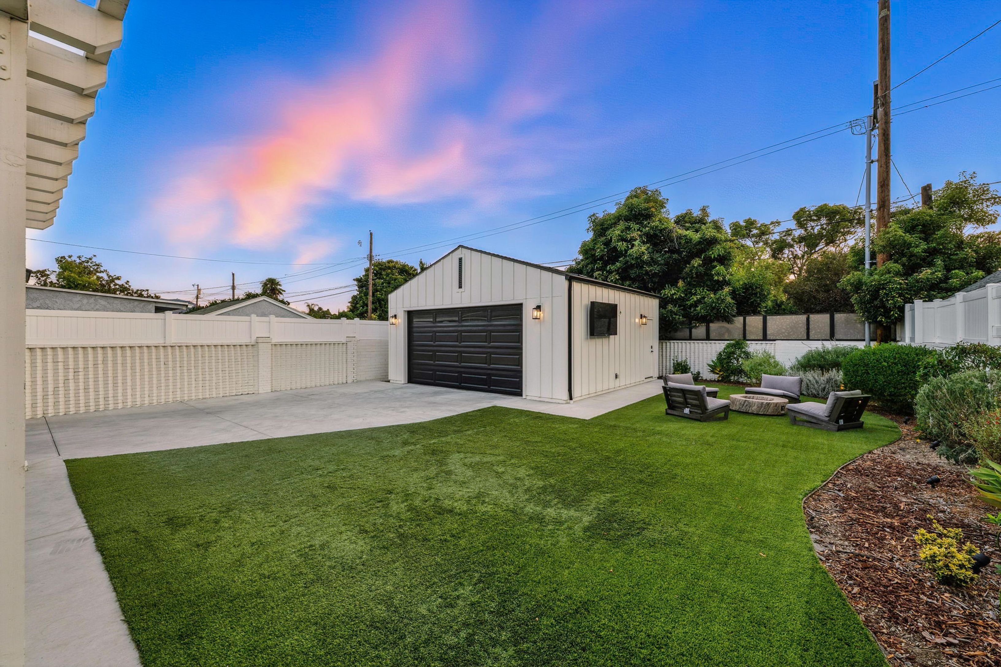 alt="concrete driveway installation in Del Mar San Diego"