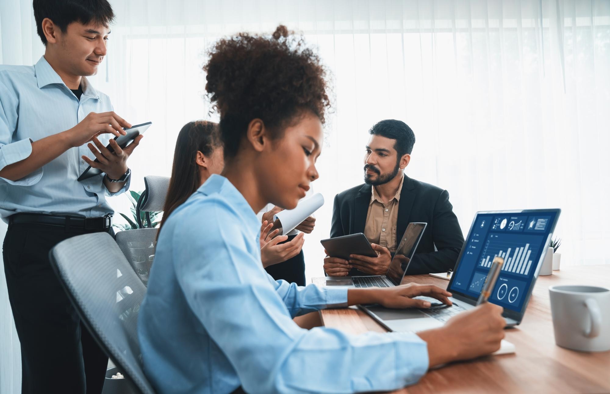 multiracial analyst team use bi fintech software t 585cbfaeb8061e32b1ca