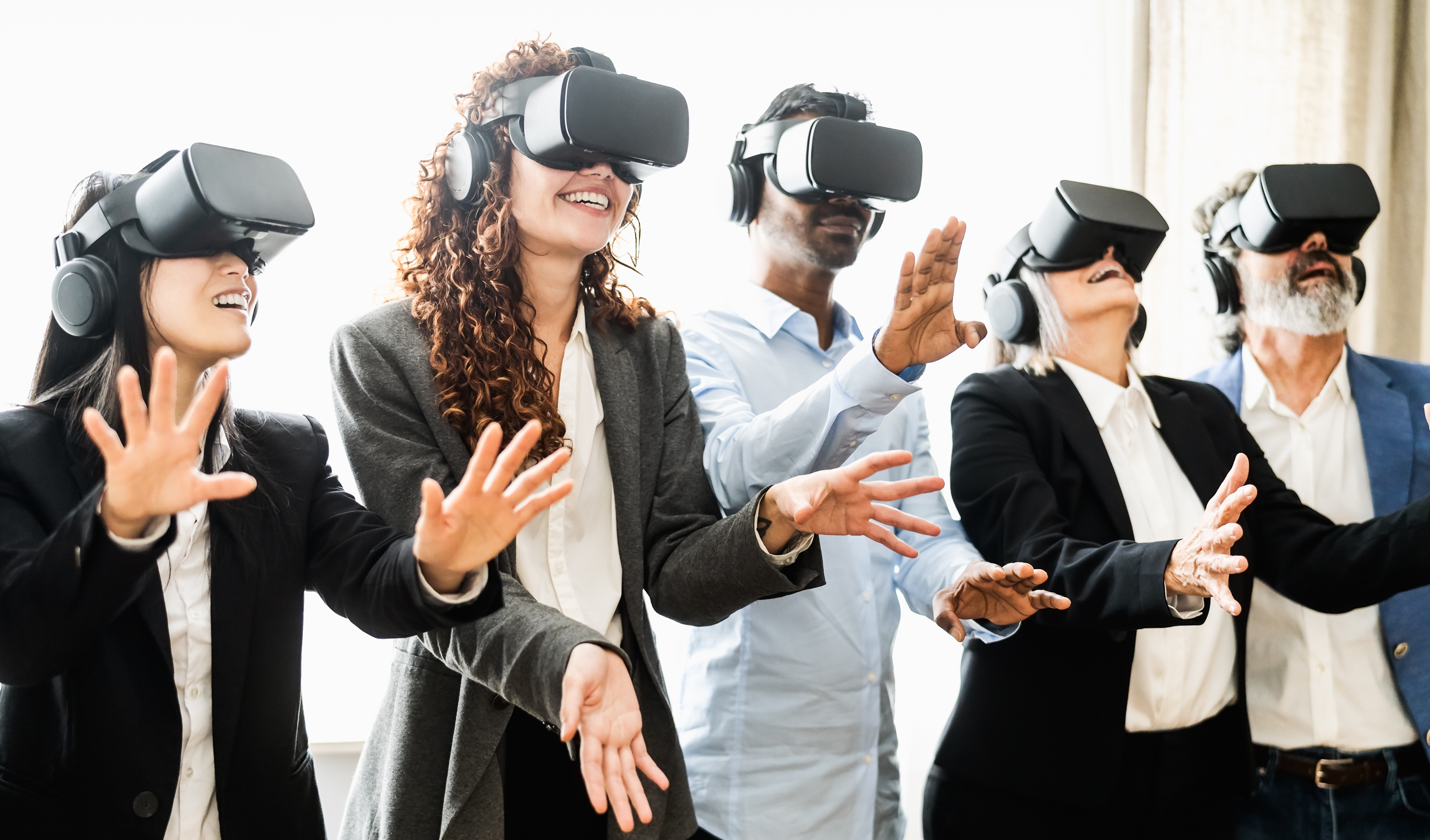 multiracial business people wearing futuristic vir 8269c9278e59638aec87