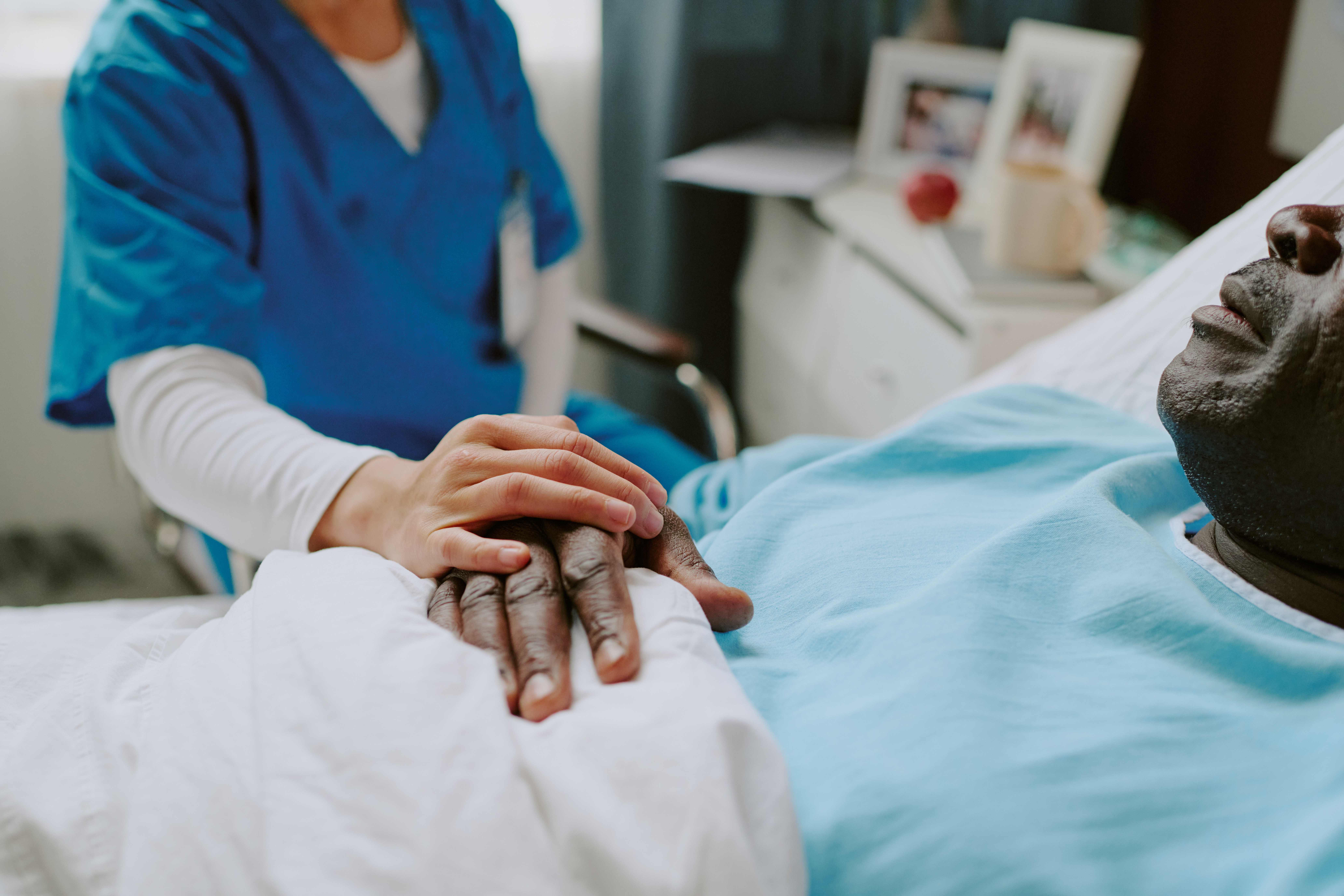 nurse providing care for elderly patient in hospit b72422784e4c109522e9